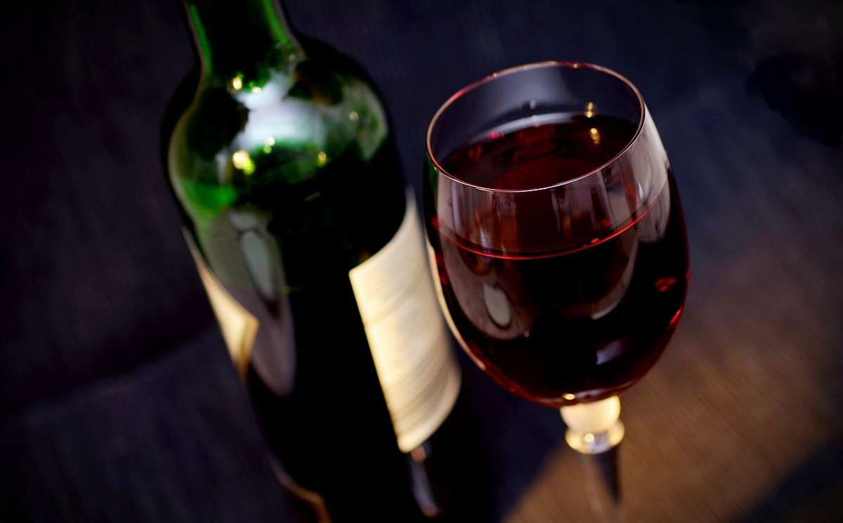 una bottiglia di vino rosso pregiato: il brunello di montalcino