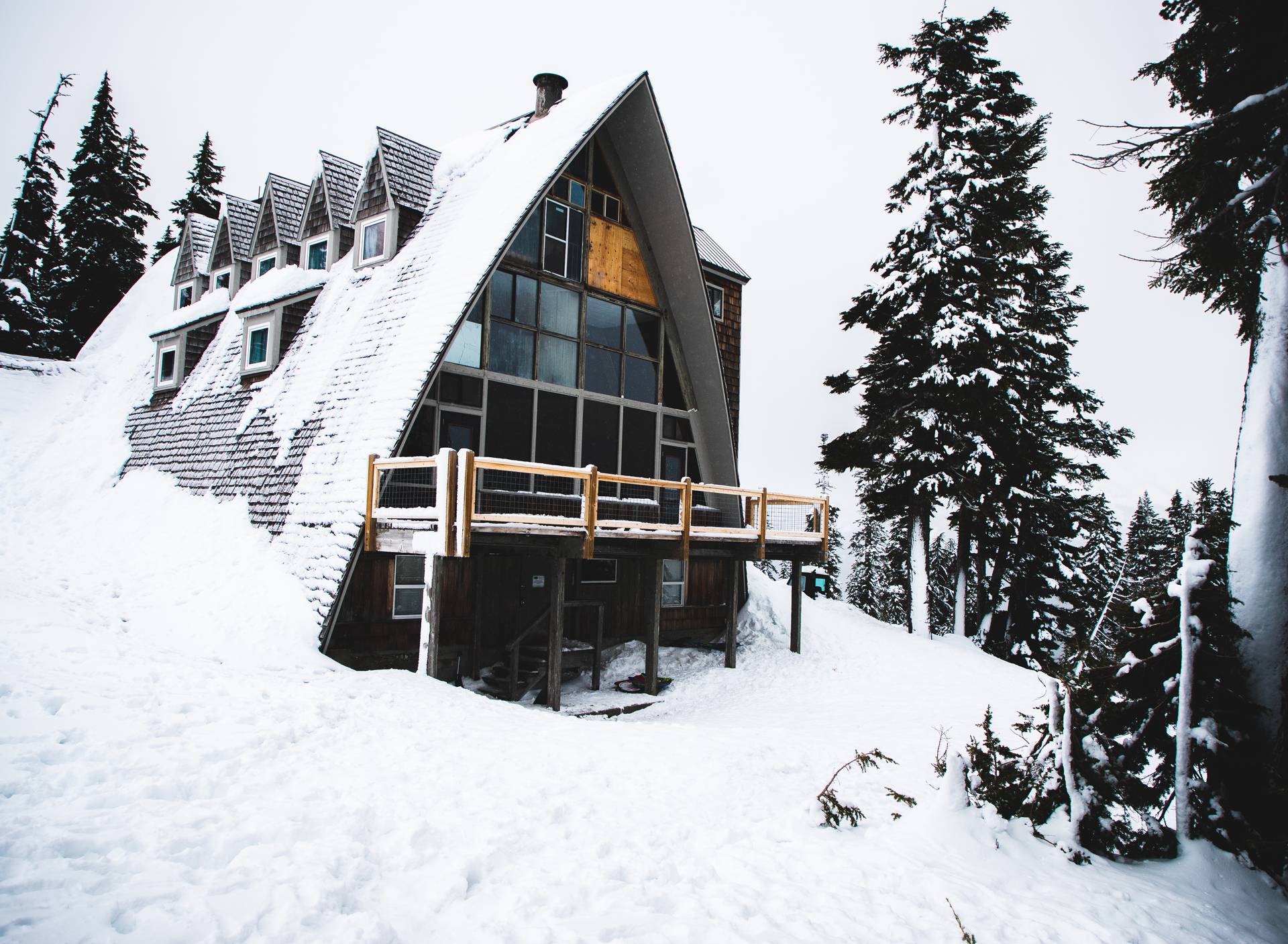 villa renting in italy: chalet nella neve della montagna