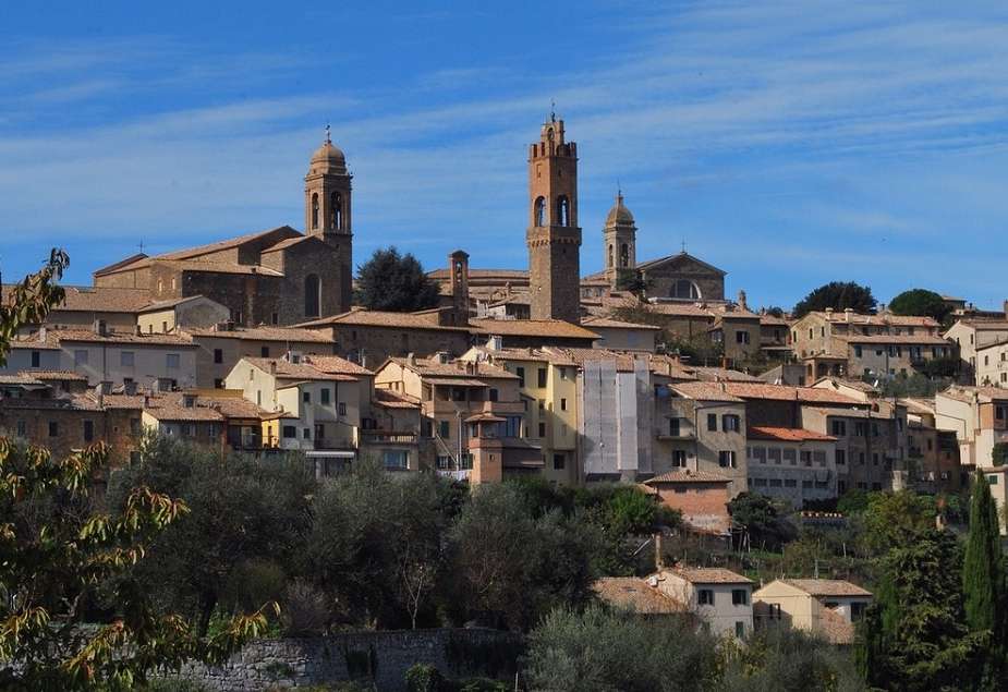 veduta di Montalcino, vicino a Siena, patria del Brunello