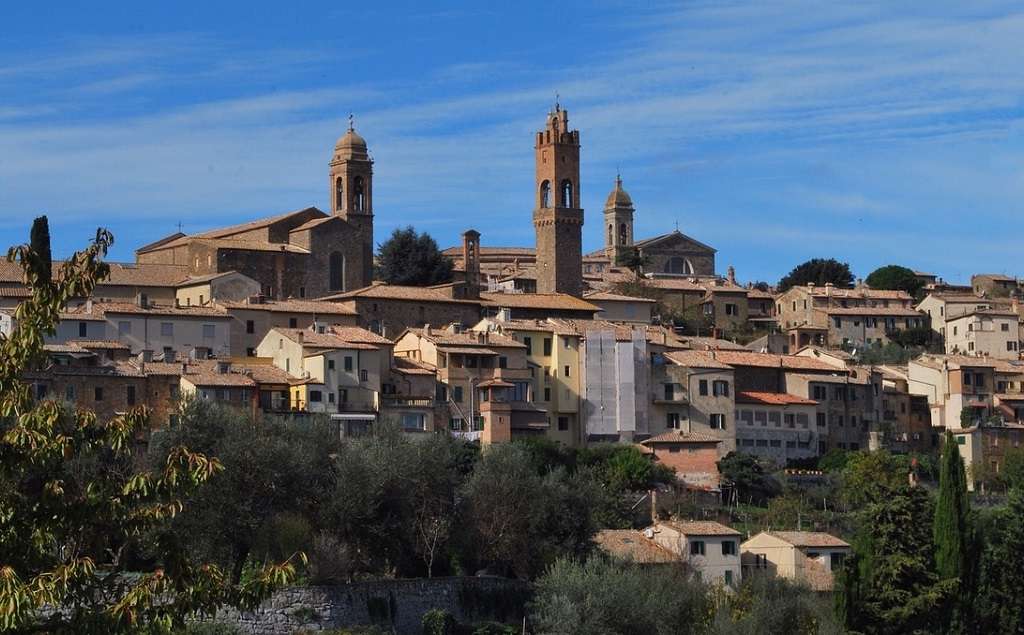 veduta di Montalcino, vicino a Siena, patria del Brunello