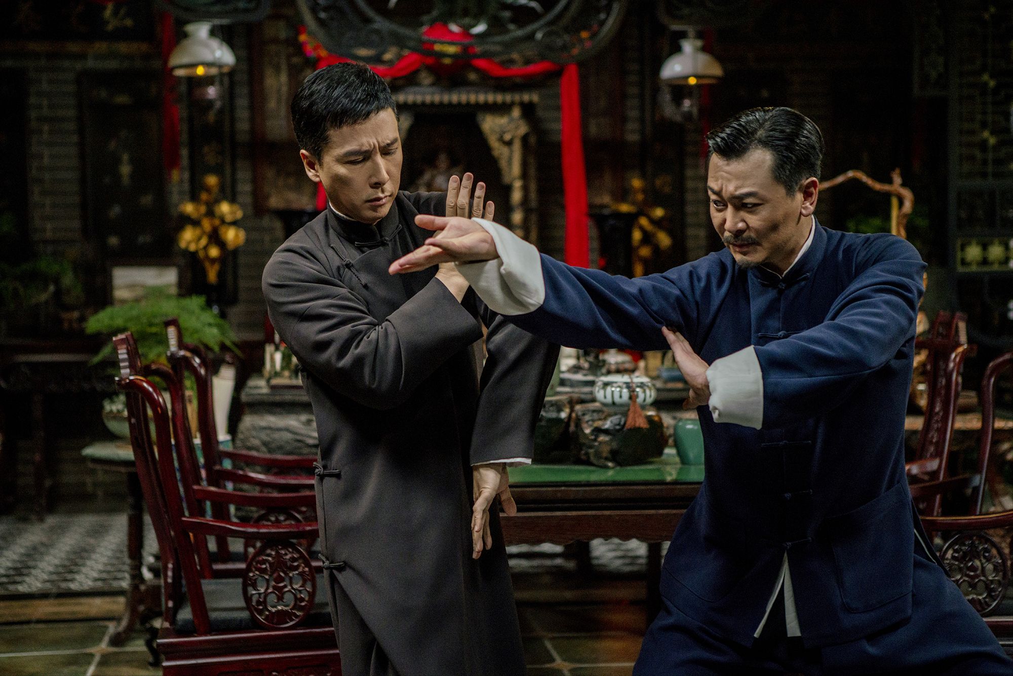 2 men fighting 