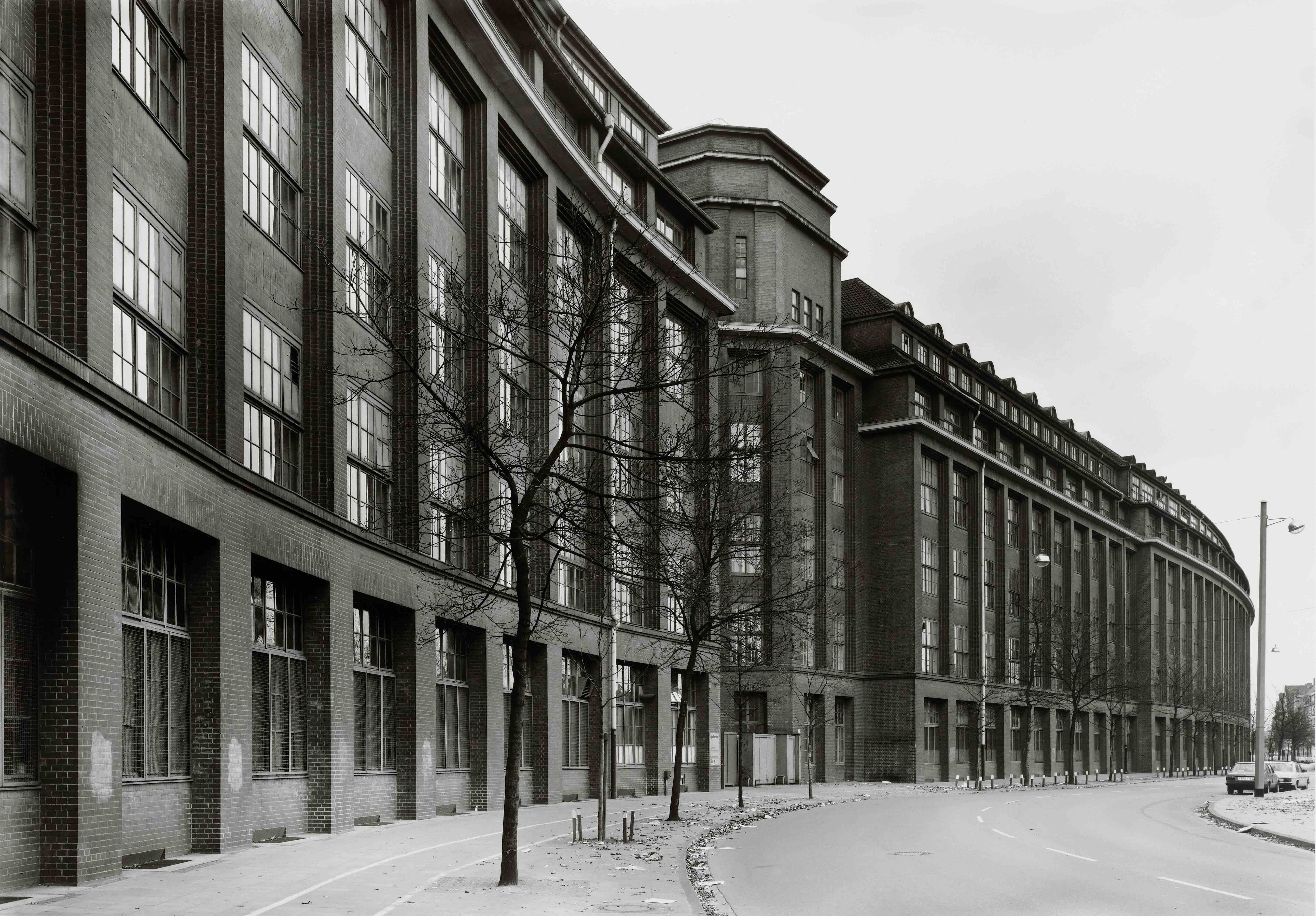 Random-Access Memory: Art and the 1980s Cold War Condition