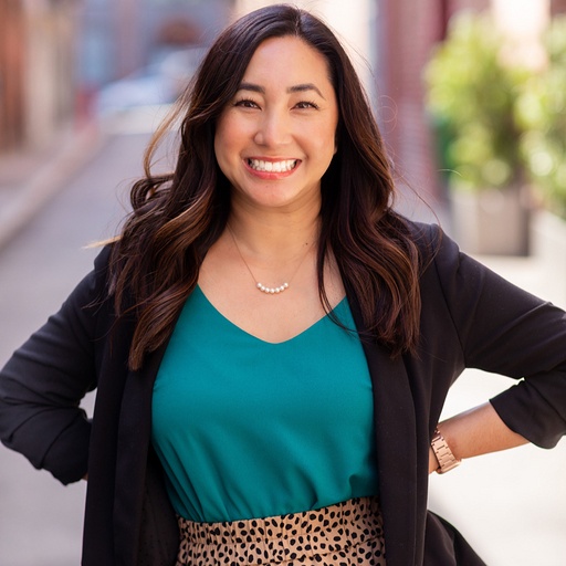 Kathleen's headshot