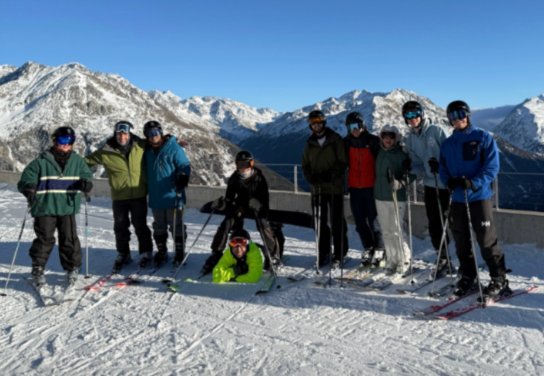 Secfi team skiing