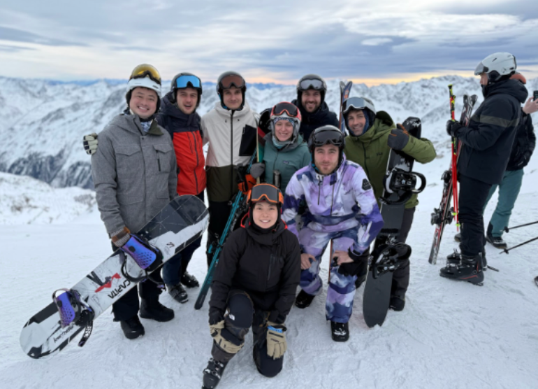 Secfi team skiing