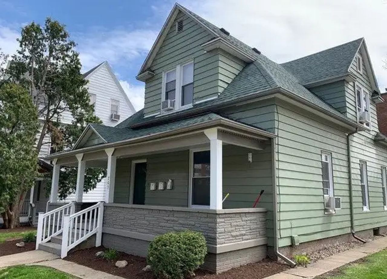 203 W. Washington St., Champaign: Front