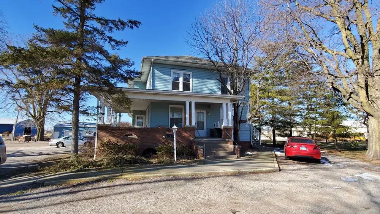 1056 S. Market St., Monticello: Front