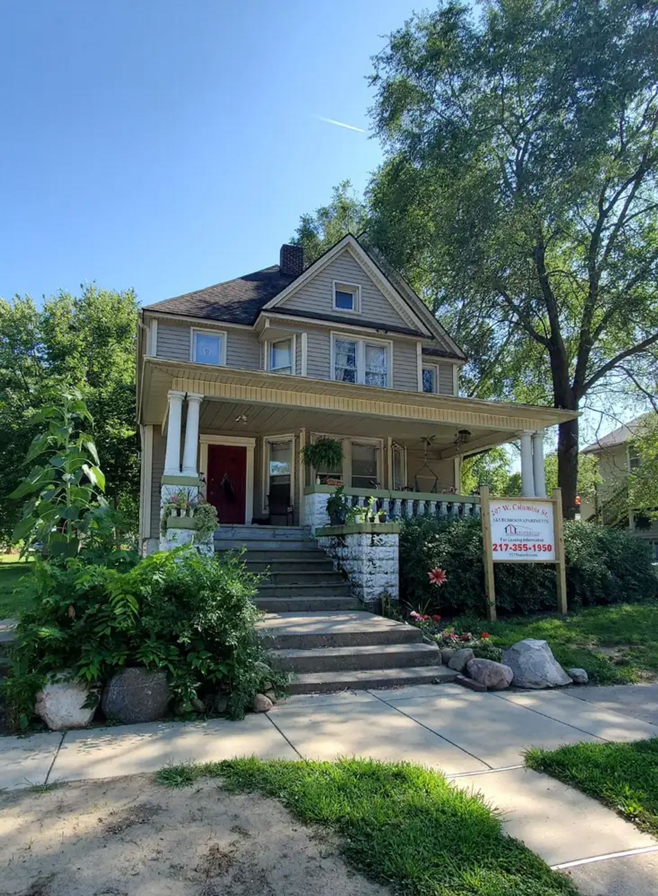 207 W. Columbia Ave., Champaign: Front