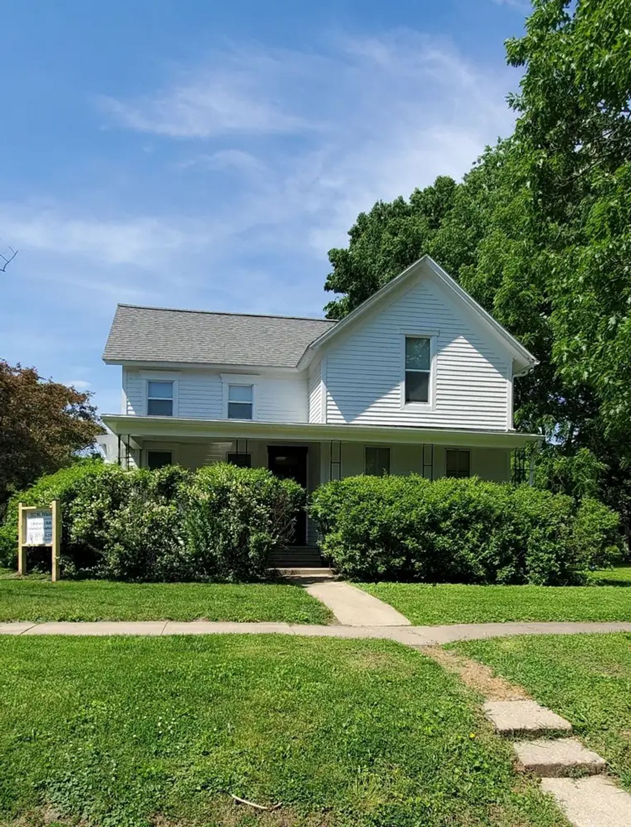 512 W. White St., Champaign: Front
