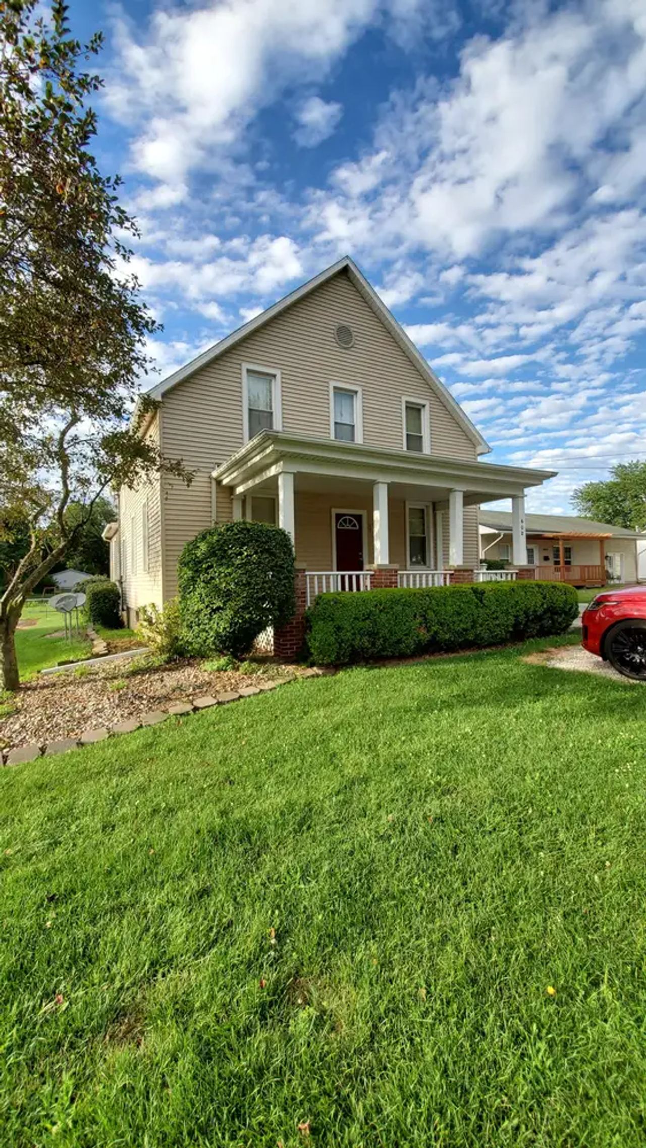602 E. Livingston St., Monticello: Front