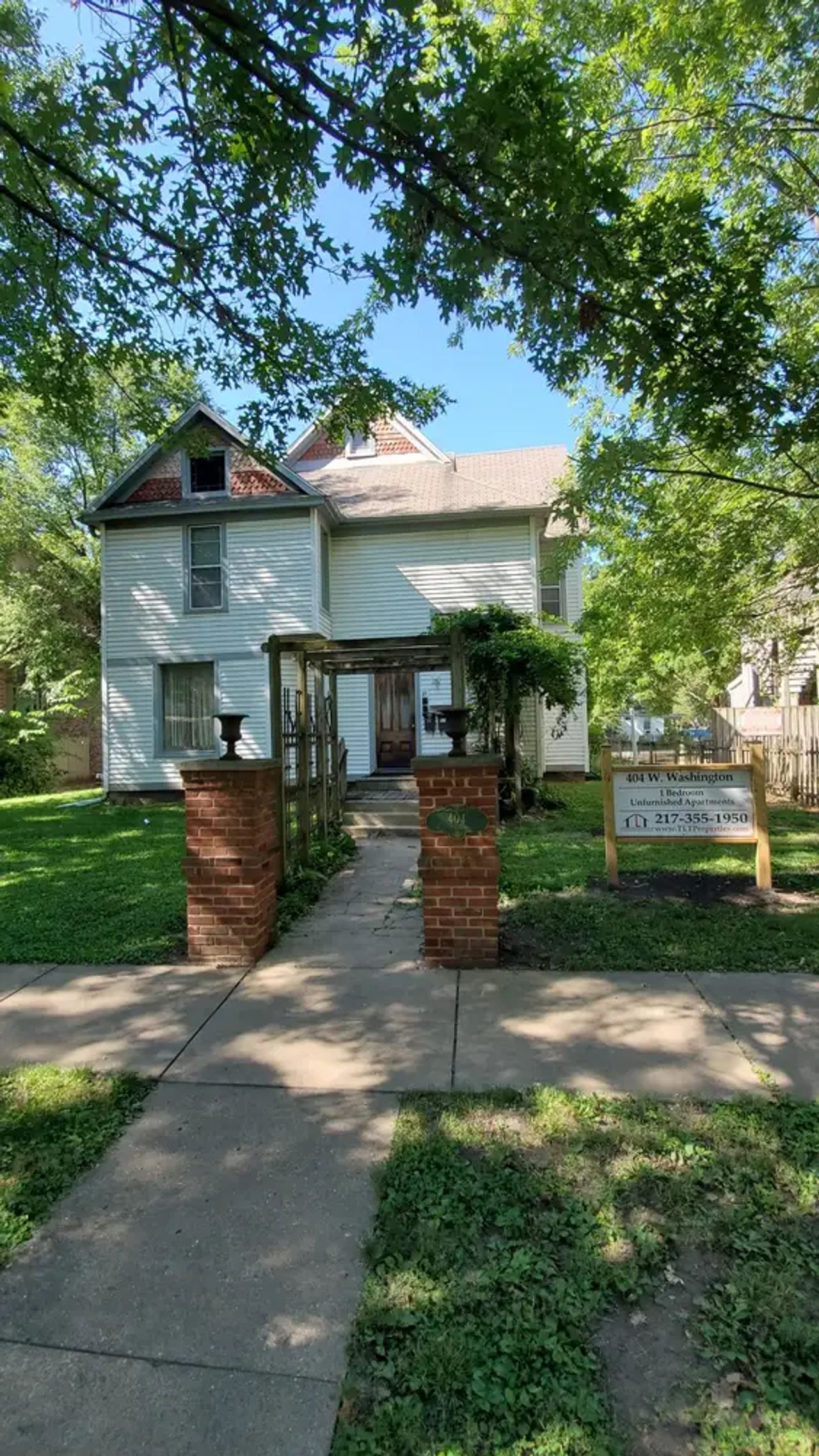 404 W. Washington St., Champaign: Front
