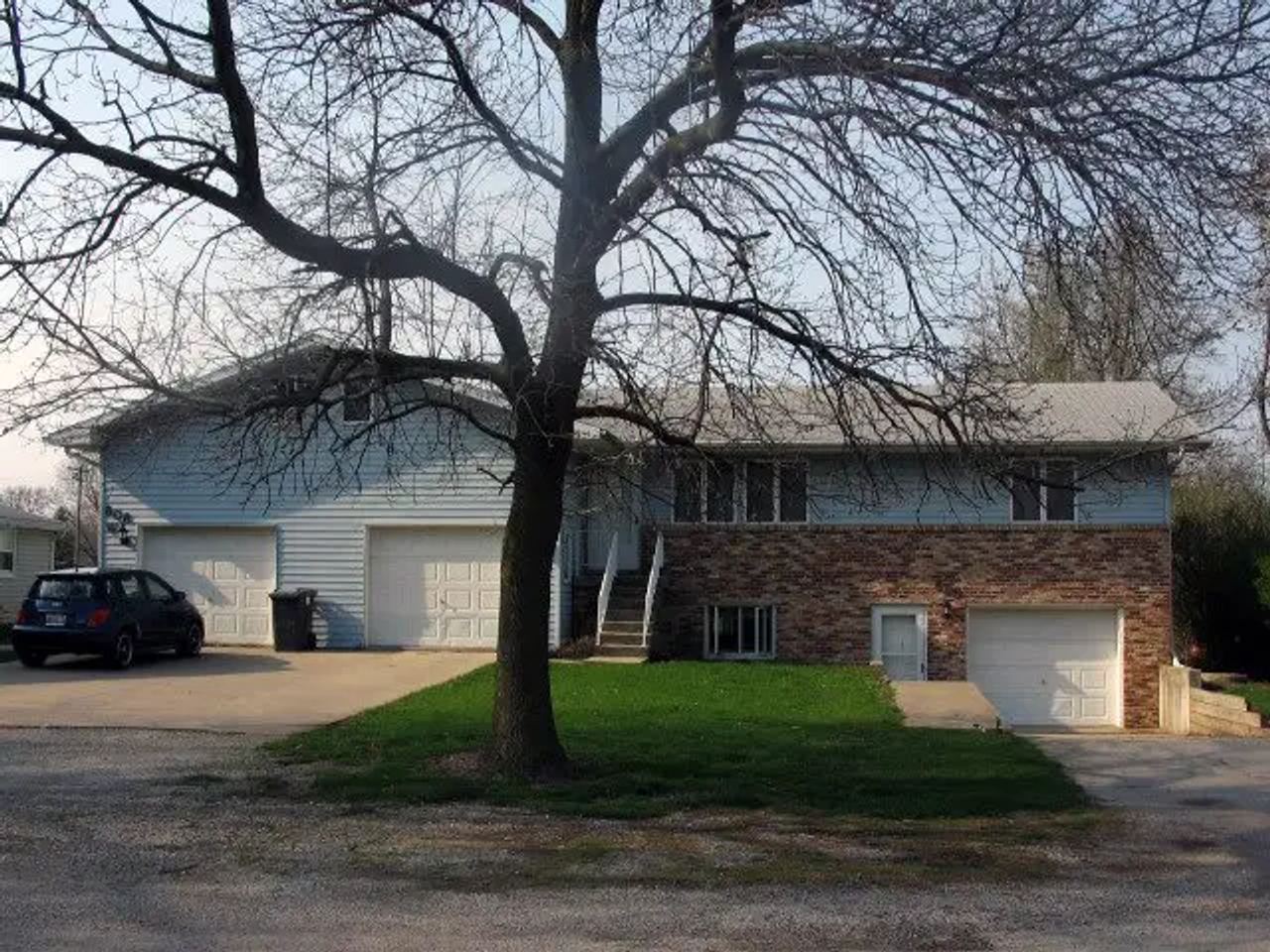 608–610 E. Broadway St., Tolono: Front