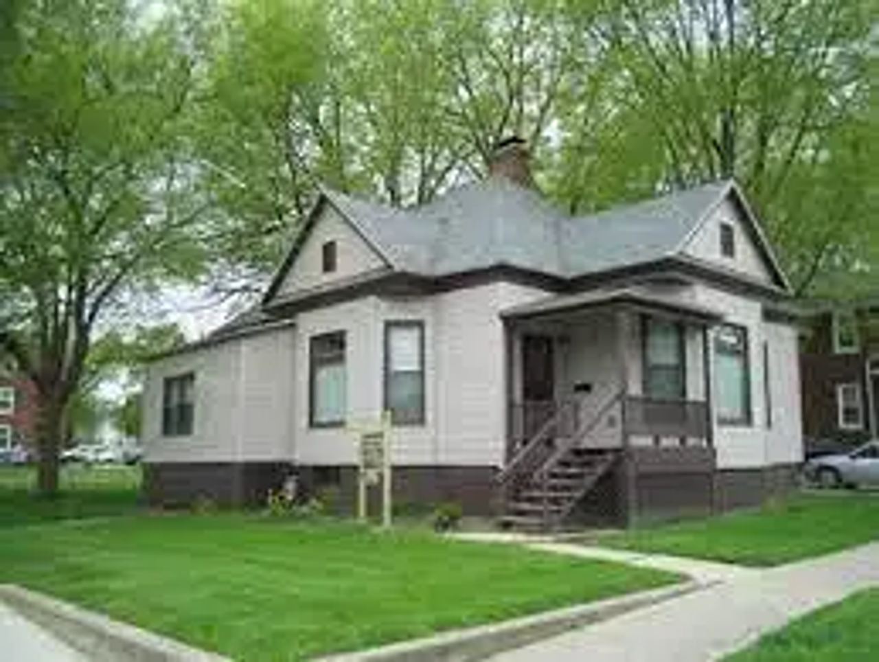 201 W. Columbia Ave., Champaign: Front