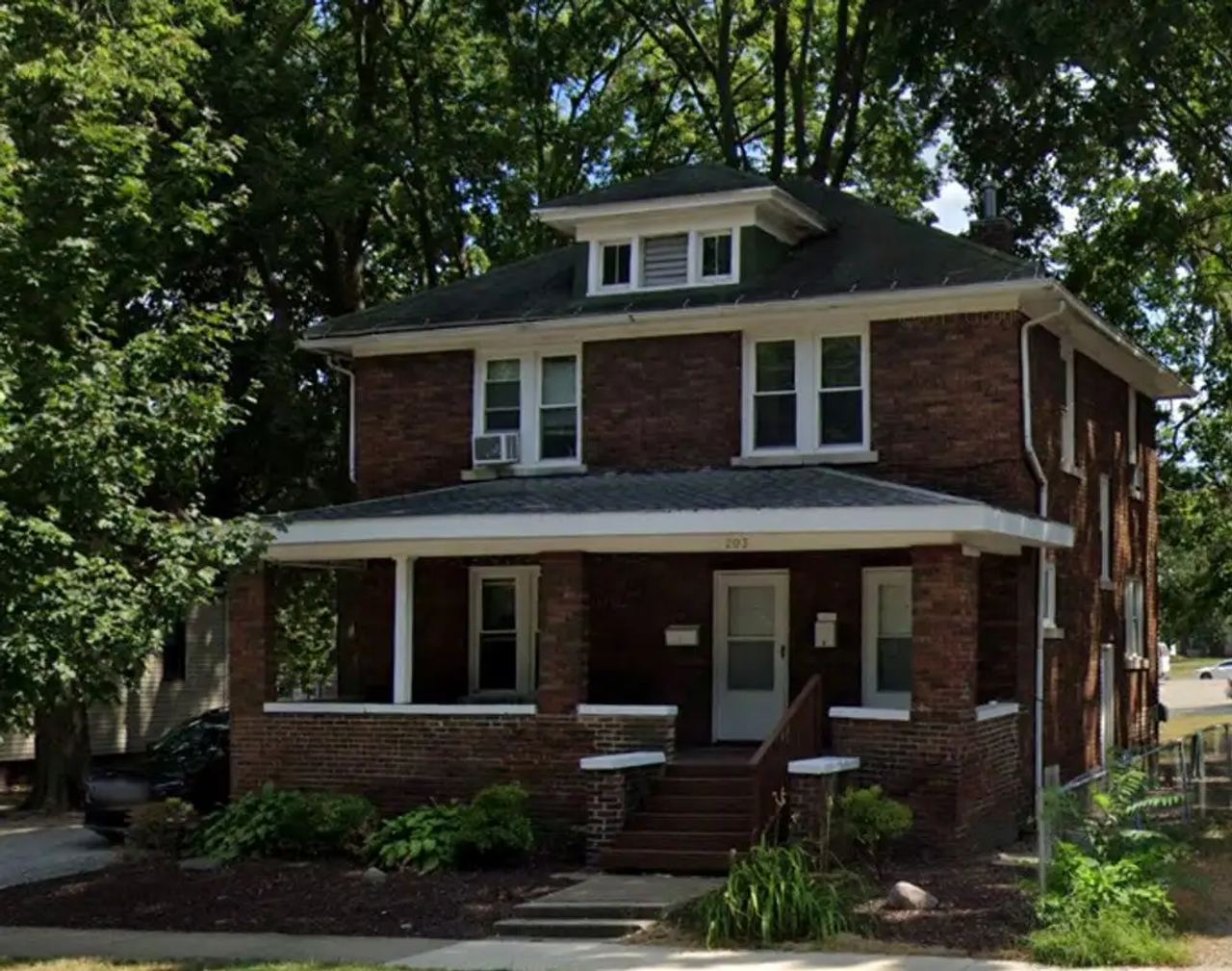 203 W. Columbia Ave., Champaign: Front