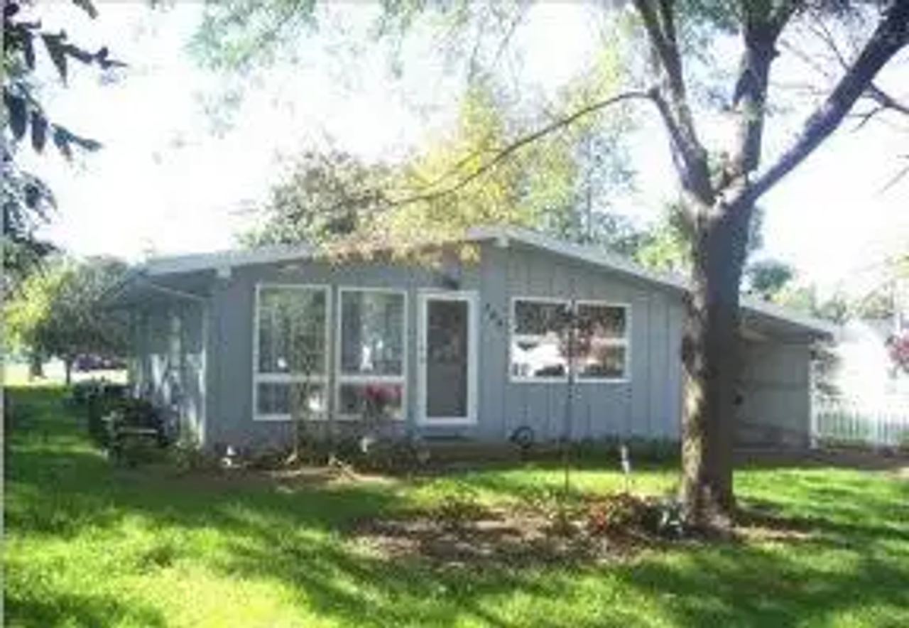 409 E. Reynolds St., Tolono: Front