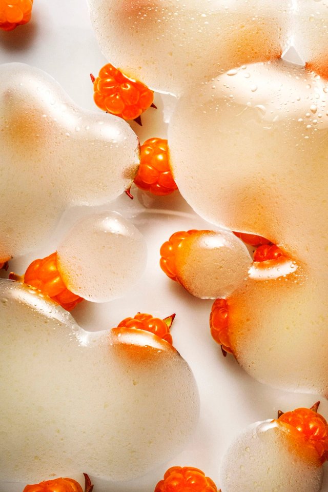 2023_05_03_oh_lumene_triple_glow_q2_1746-1335x2000