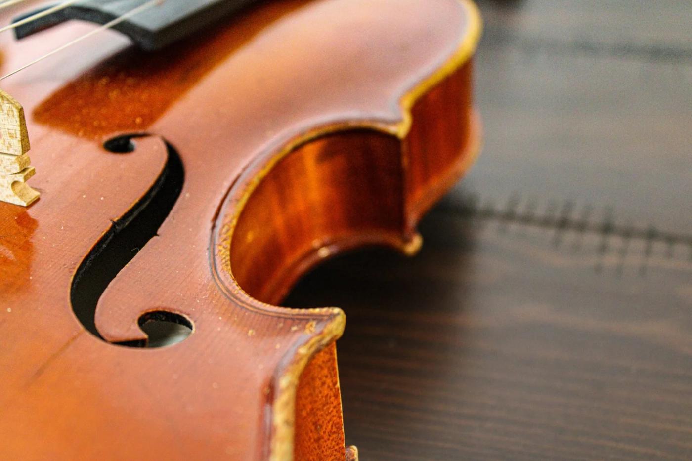 Cello detail