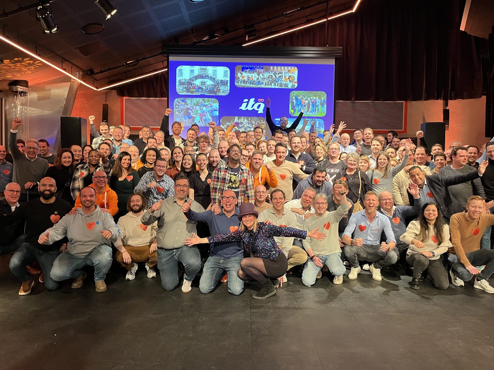 Grote groepsfoto deelnemers 30e pubquiz in Groenekan georganiseerd door Let's Go Events