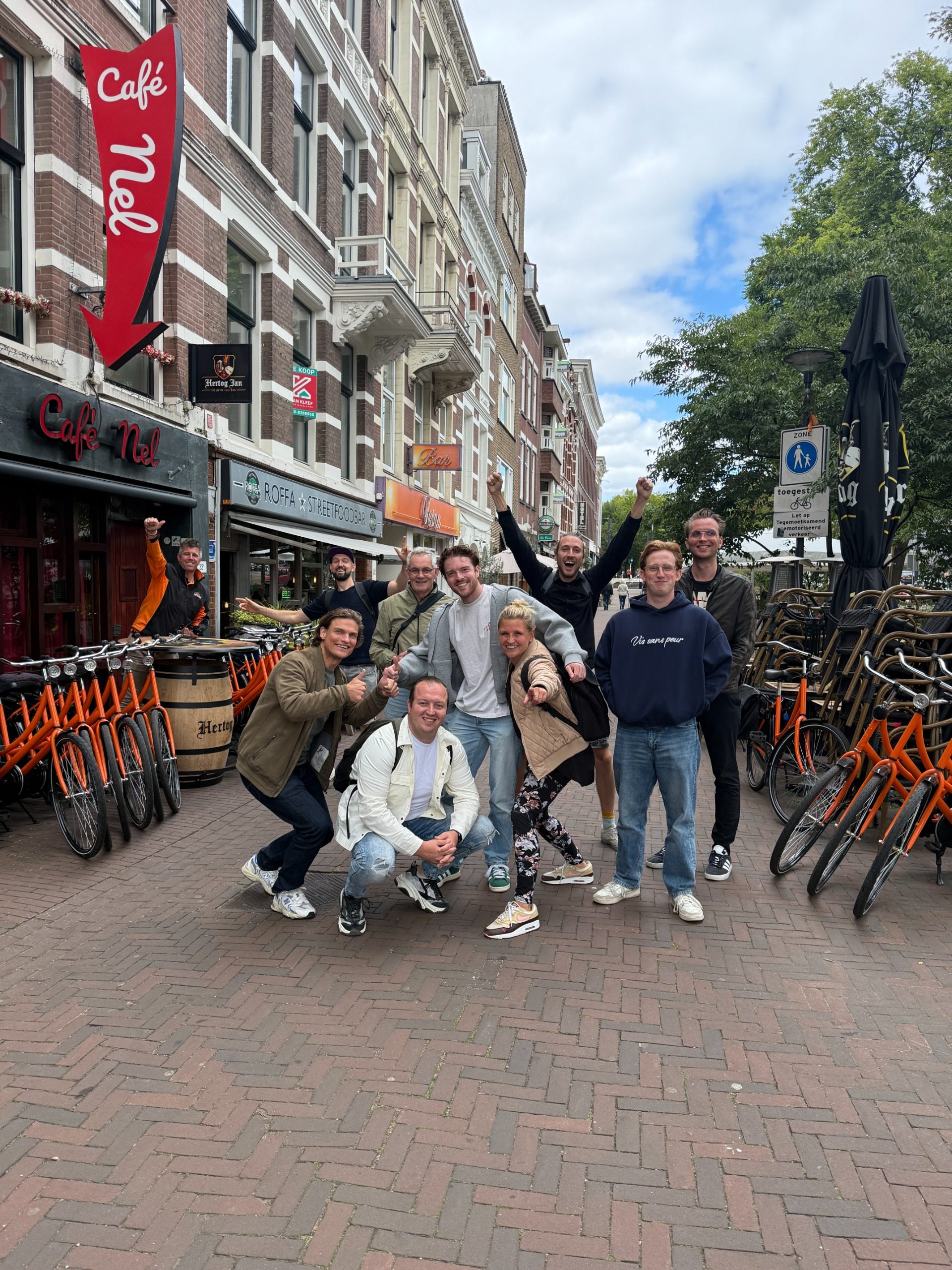 Stedentrip en borrel in café Nel georganiseerd door Let's Go Events voor QuizX