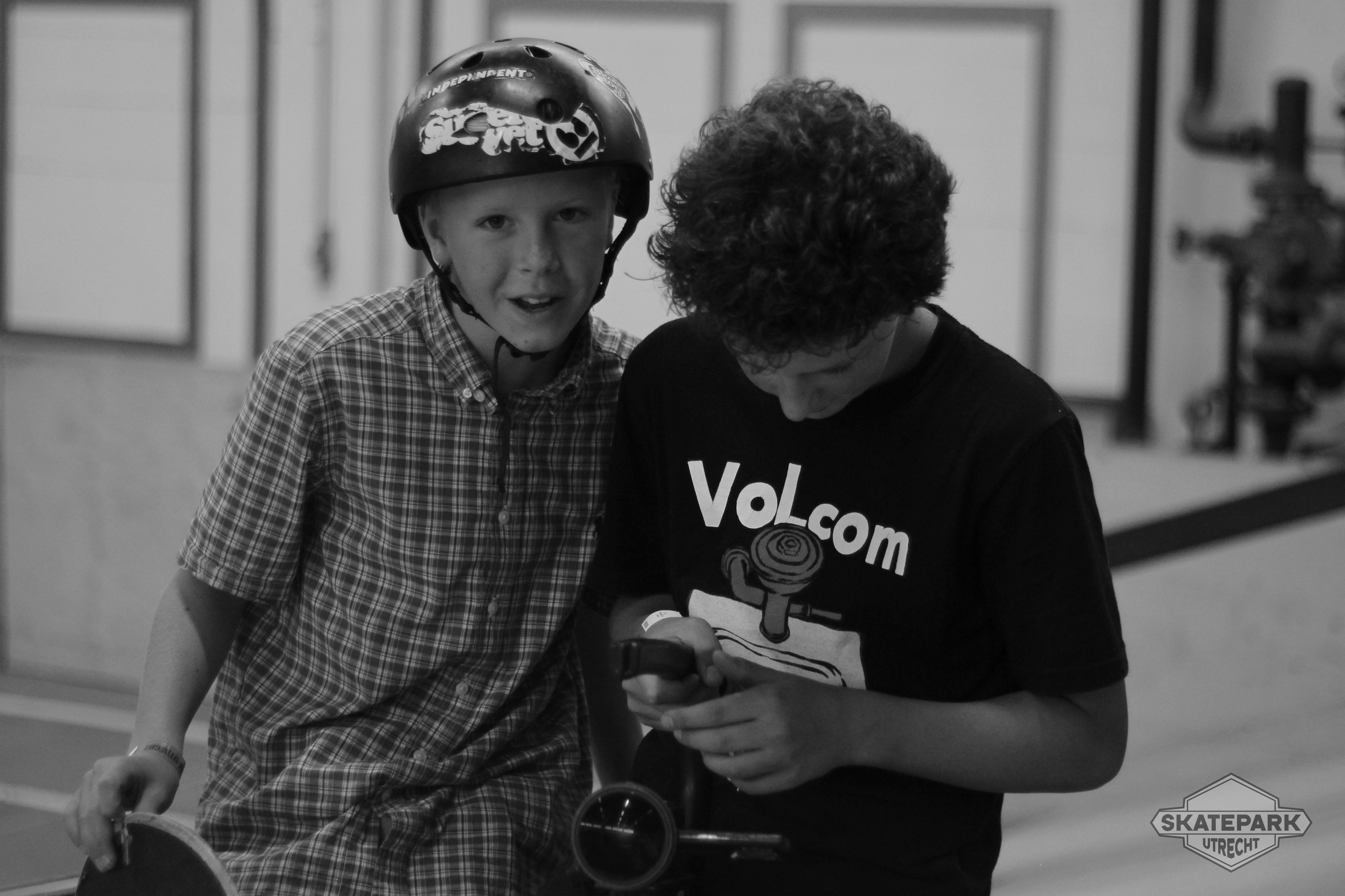 [PLACEHOLDER] Een jongen en een coach kijken samen naar een board
