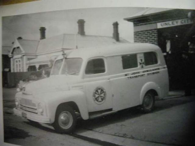 Vintage St John ambulance Car 14