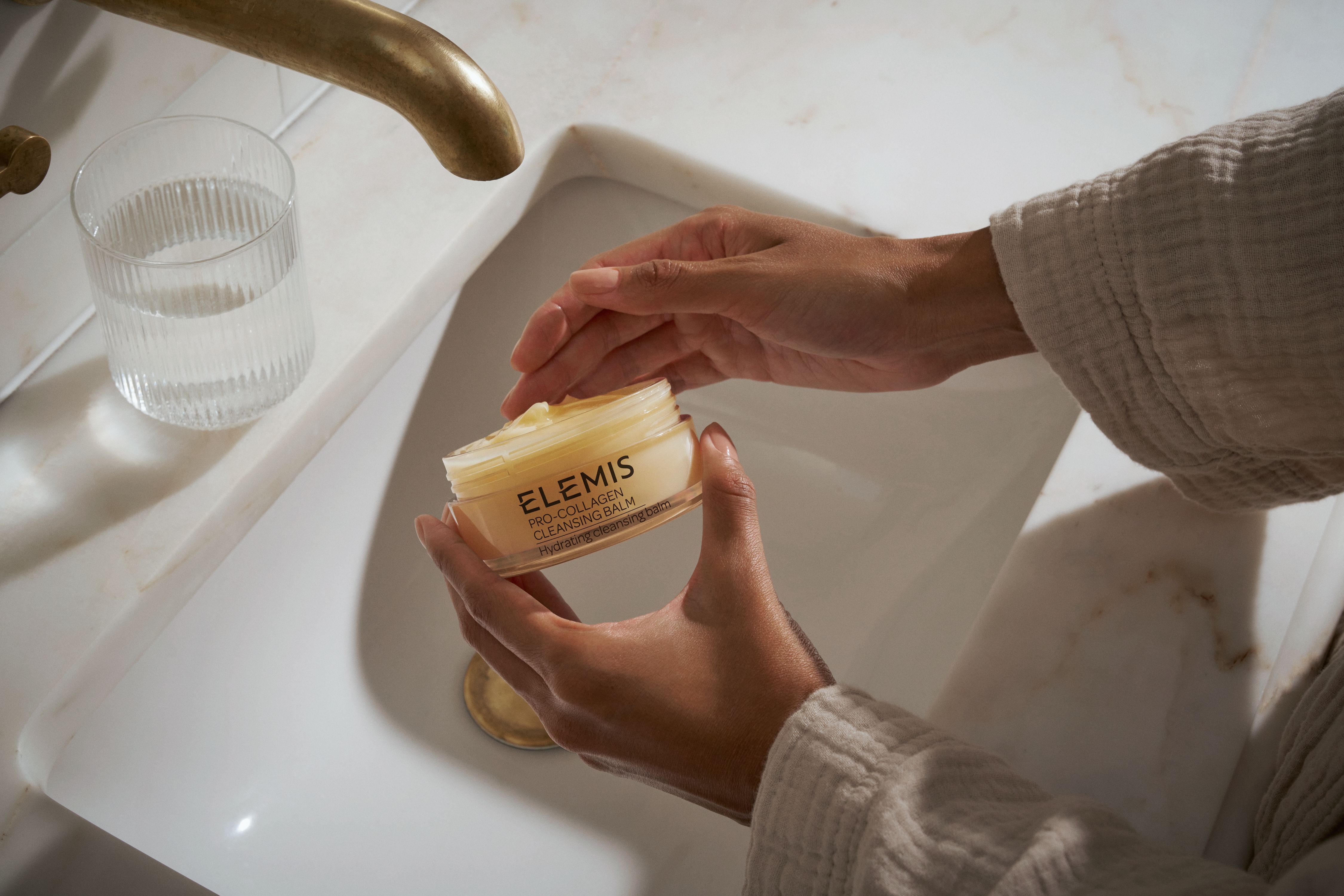 Dynamic Resurfacing Facial Wash | ELEMIS