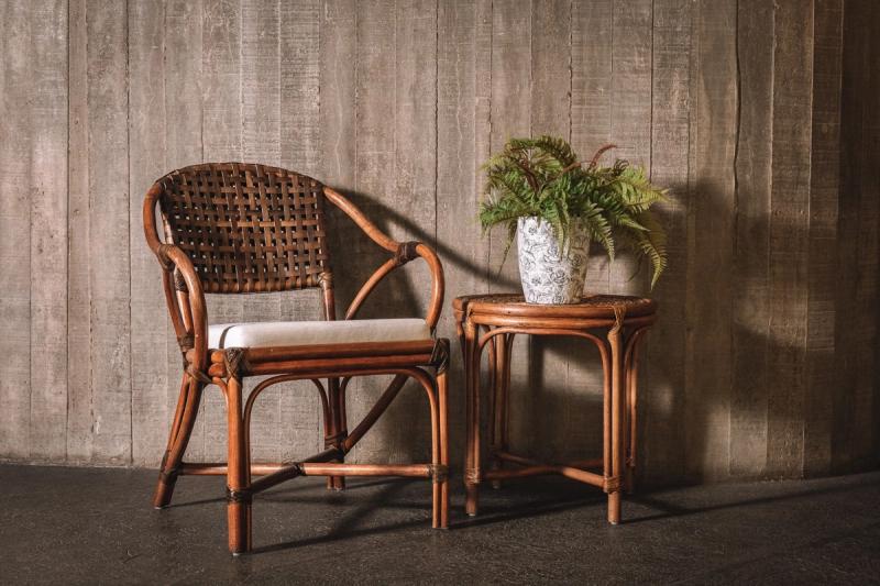 Poltroninha Síria e Mesa Lateral Dália