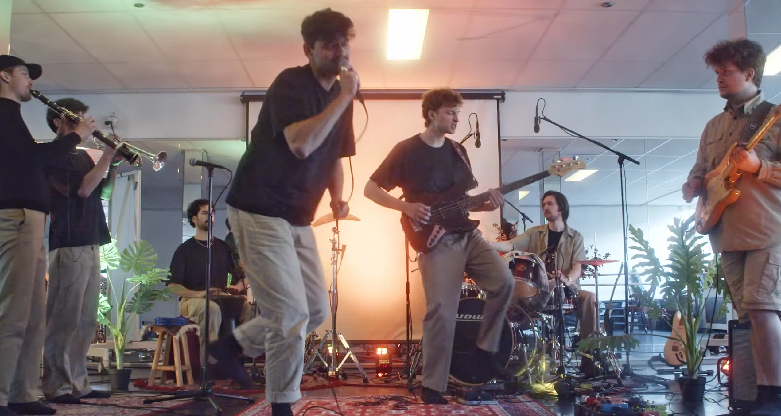 een bandje die live muziek speelt