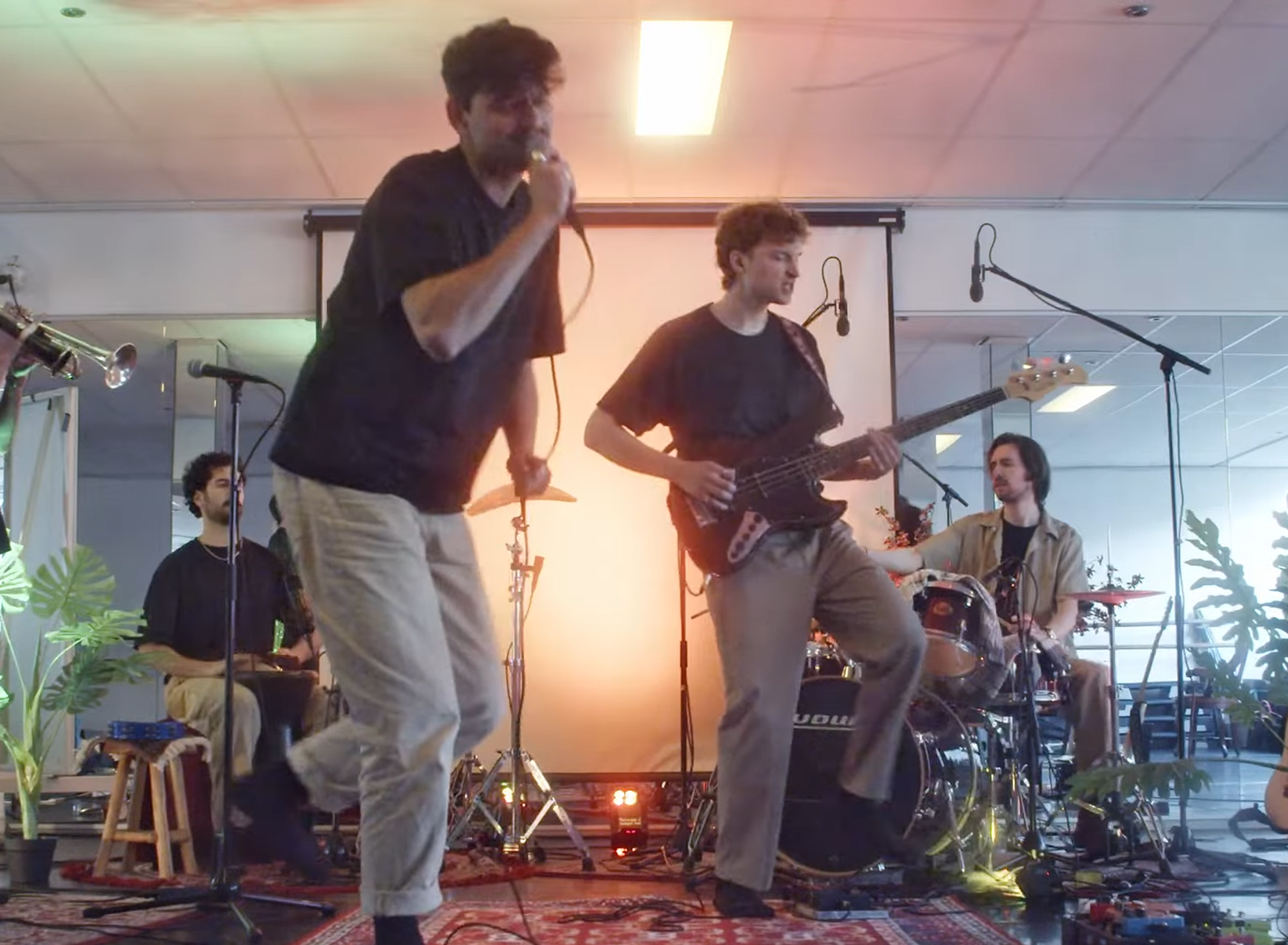 een bandje die live muziek speelt