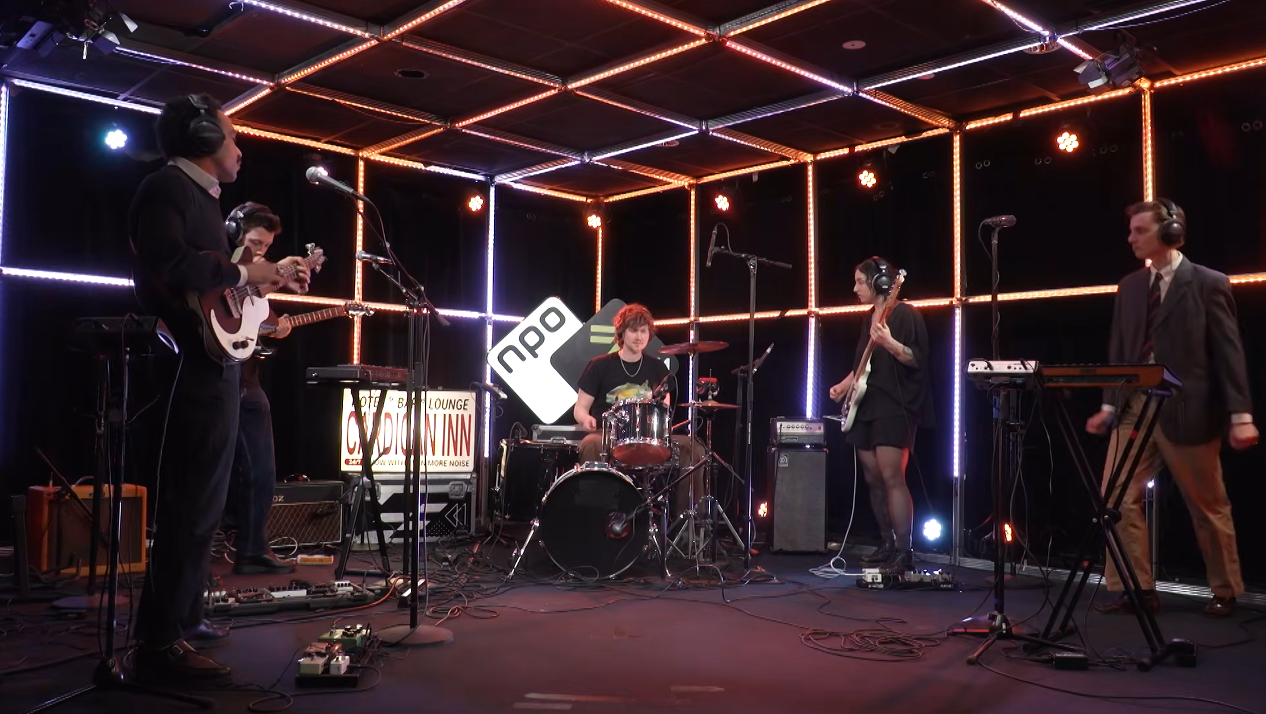een band in een studio