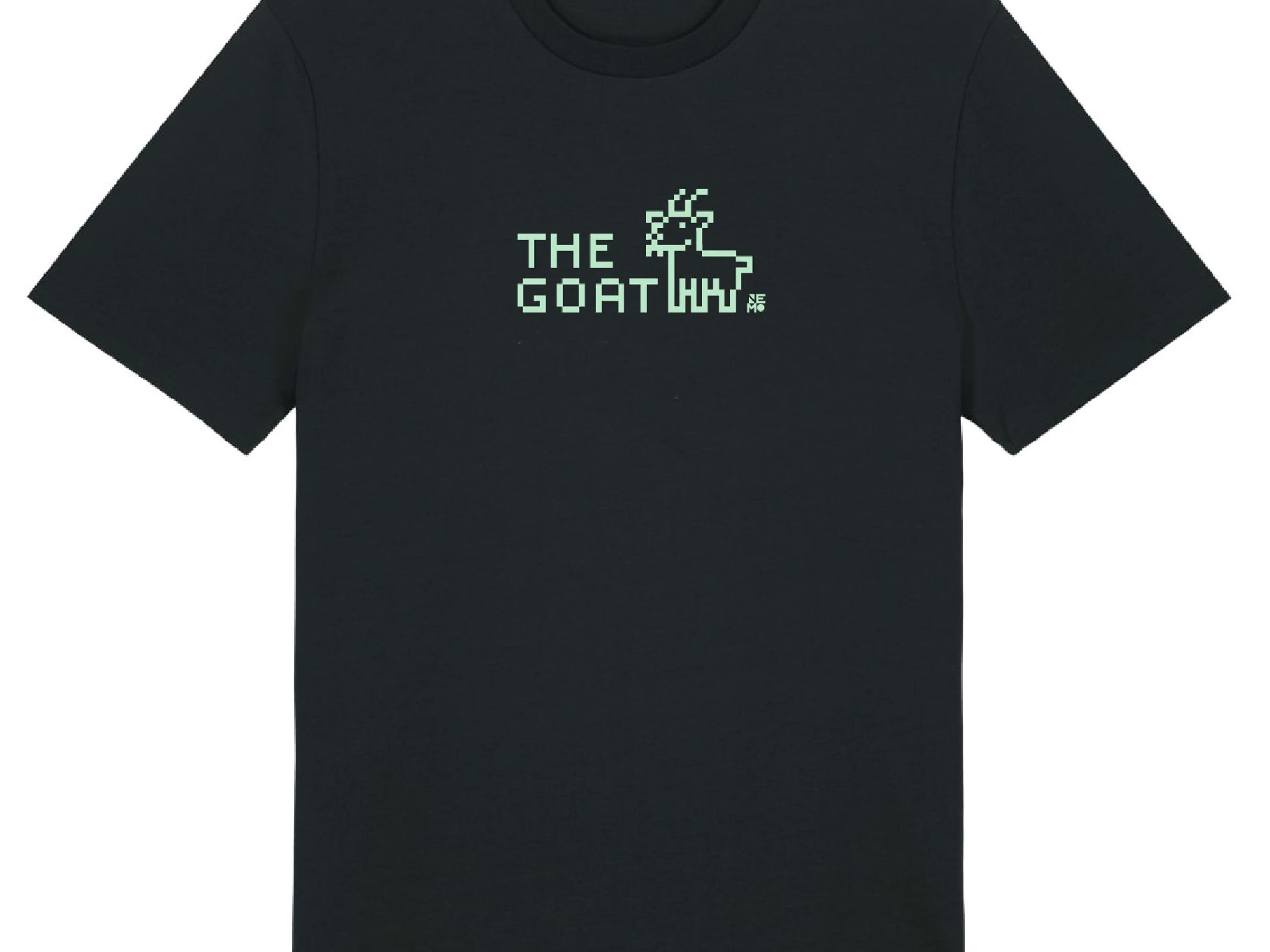 Een t-shirt met daarop de tekst The Goat, met een gepixeleerde geit