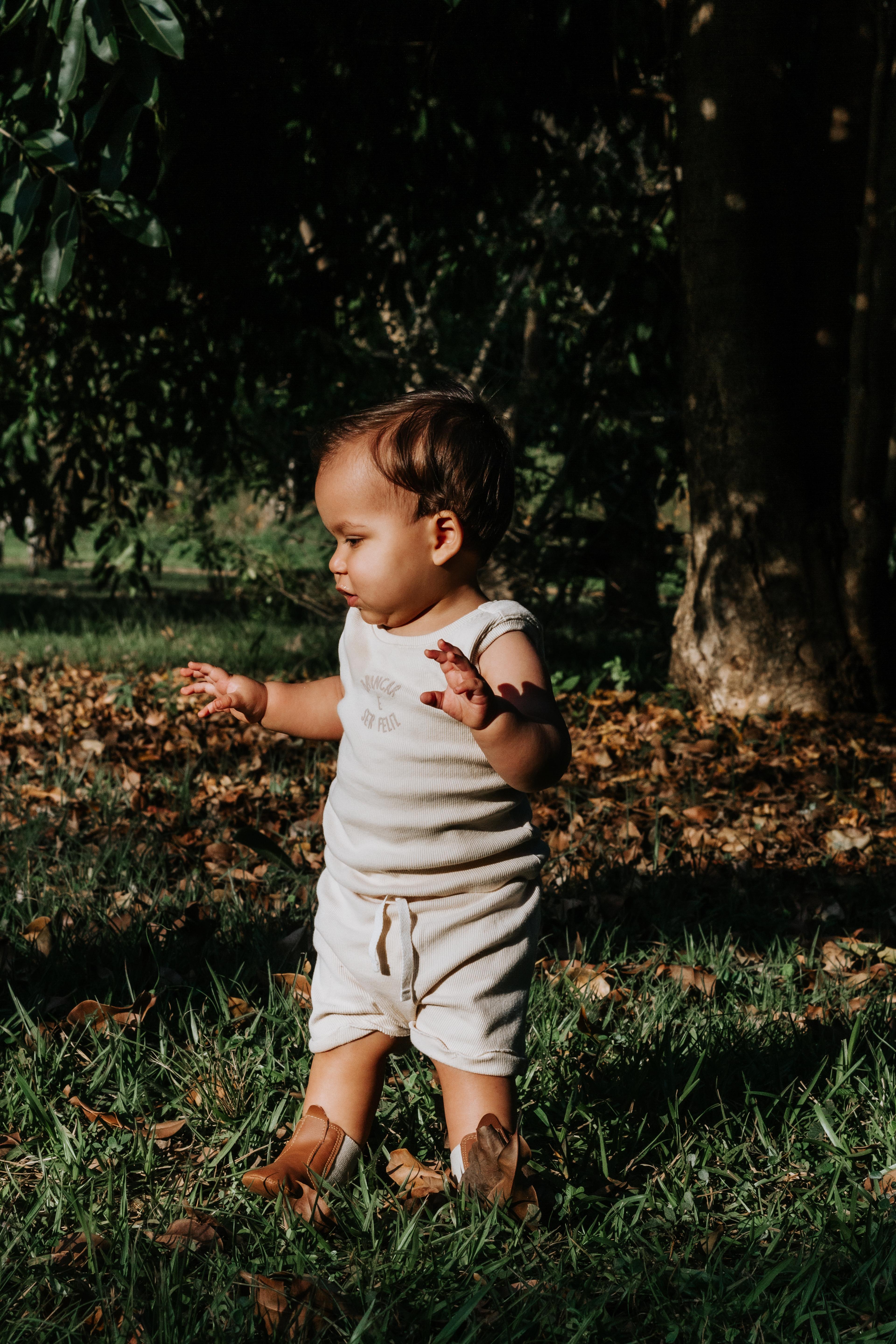 bebe de 1 ano no parque