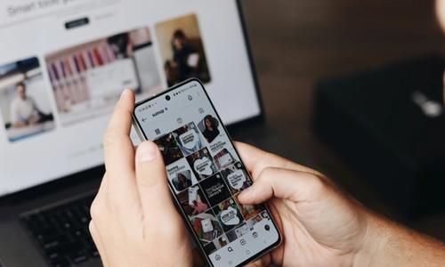 phone social media