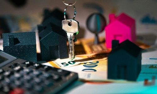 chei de la casa casute de monopoly un calculator si bancnote de sute de euro