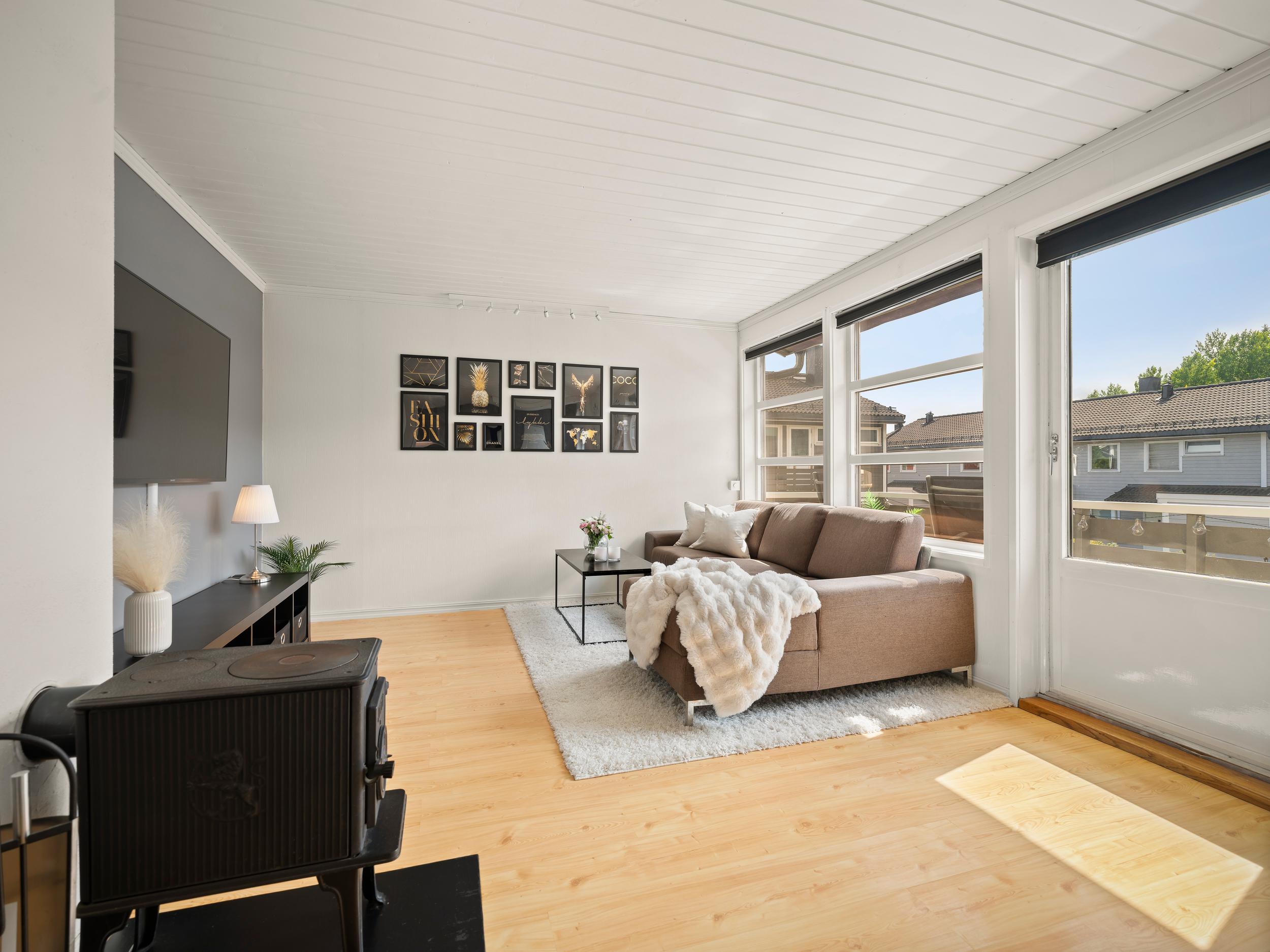 Velkommen til Sloratoppen 222, presentert av Attentus Eiendomsmegling ved Lotte Marki, tlf: 950 22 589