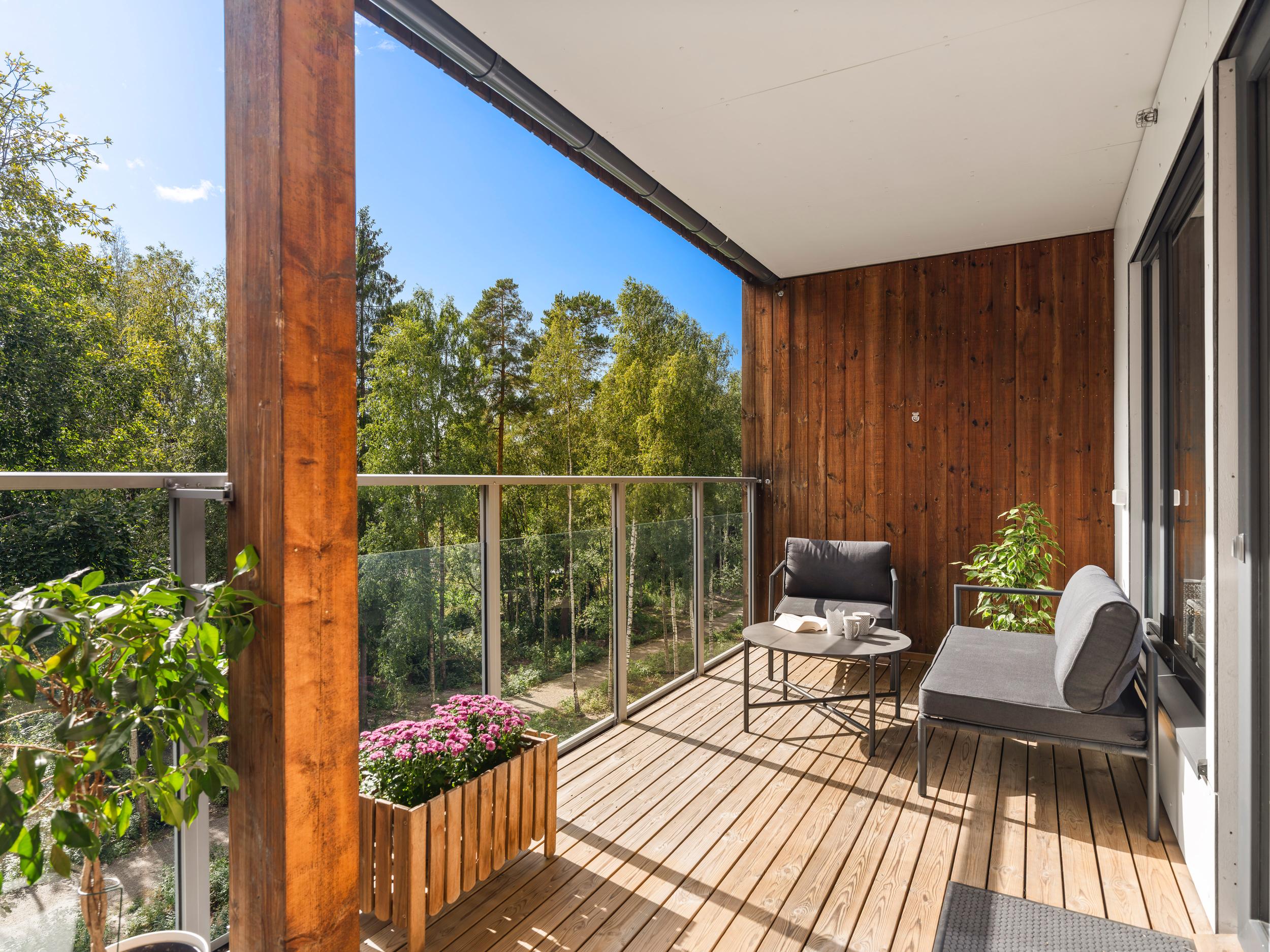 Velkommen til Nordbyveien 74! Stor, vestvendt terrasse med utvendig bod