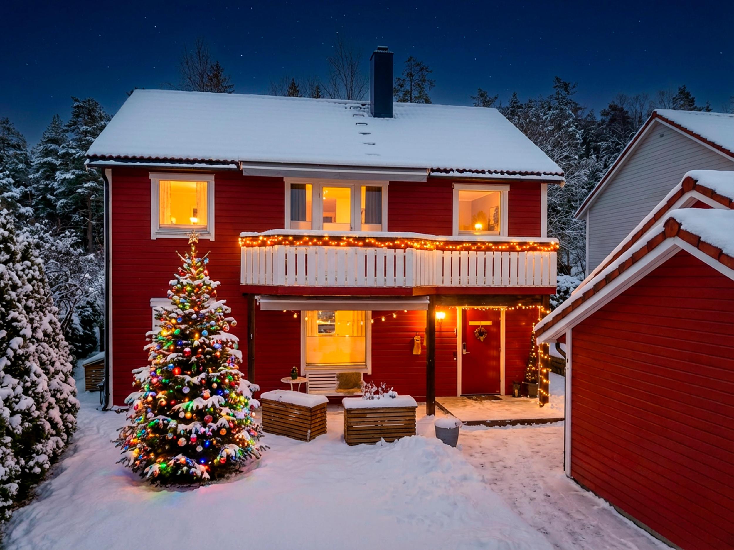 Attentus har gleden av å presentere denne fine boligen i all sin juleprakt. Det gjøres oppmerksom på at bildet er KI generert, og avviker fra virkeligheten.