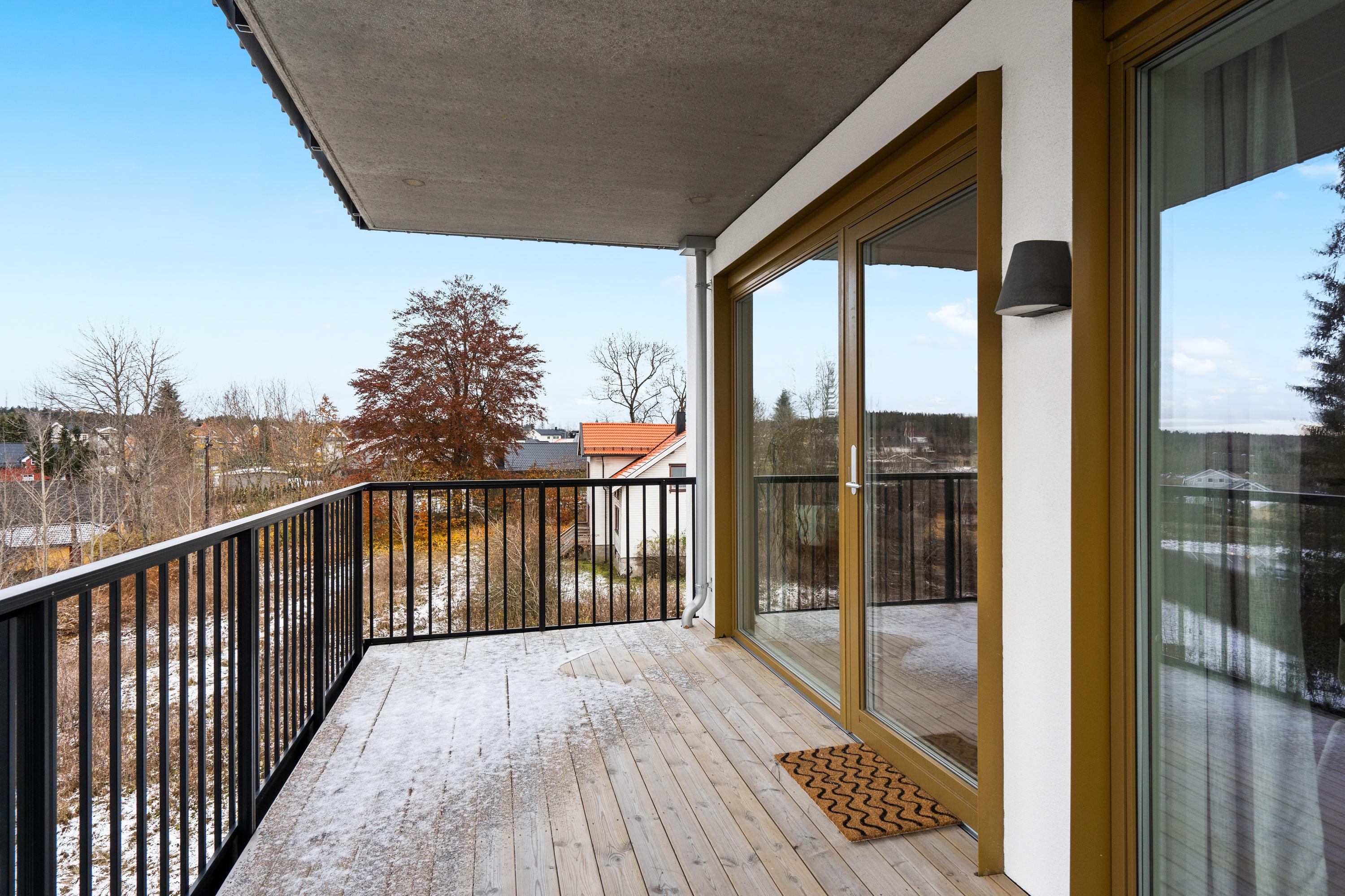 Velkommen til Hagen Johansens vei 4! Stor og solrik balkong med utsikt - Husk påmelding til visning!
