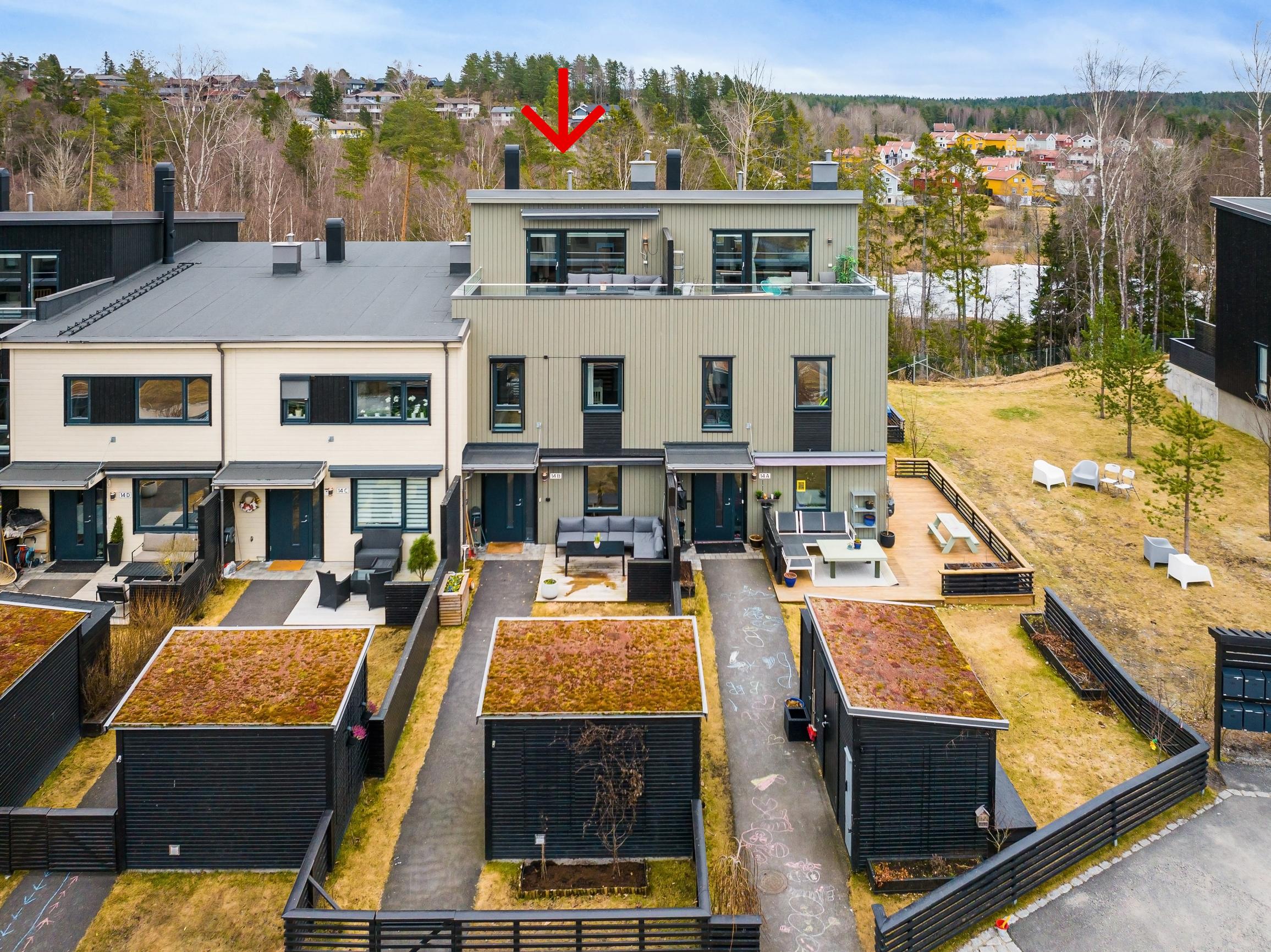 Velkommen til nyere rekkehus med takterrasse på Skogsåsen