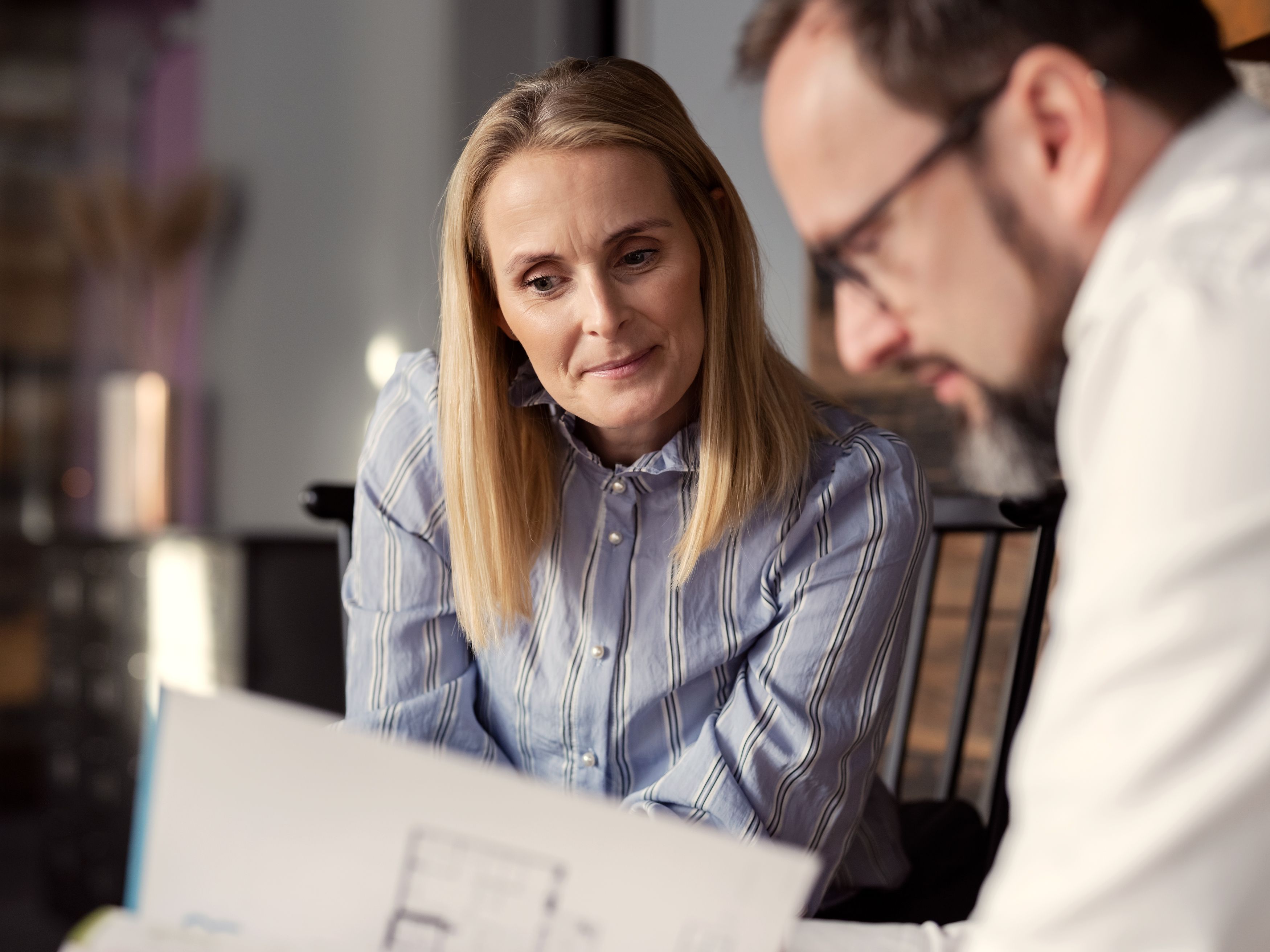 To eiendomsmeglere fra Attentus prater. Foto.