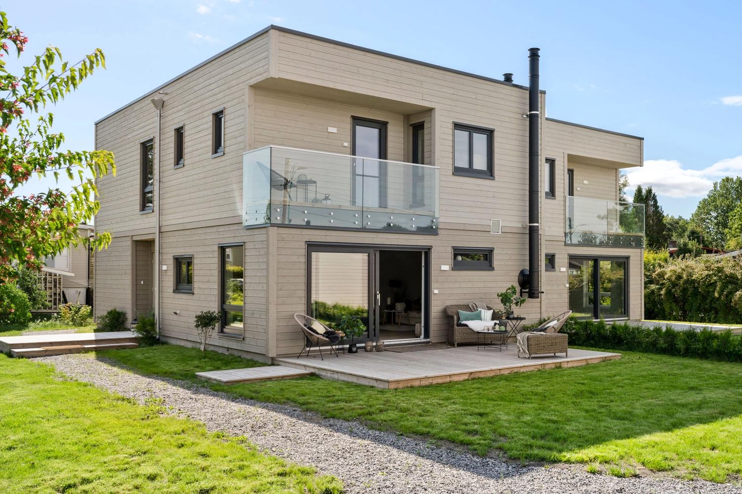 Moderne svart kjøkken