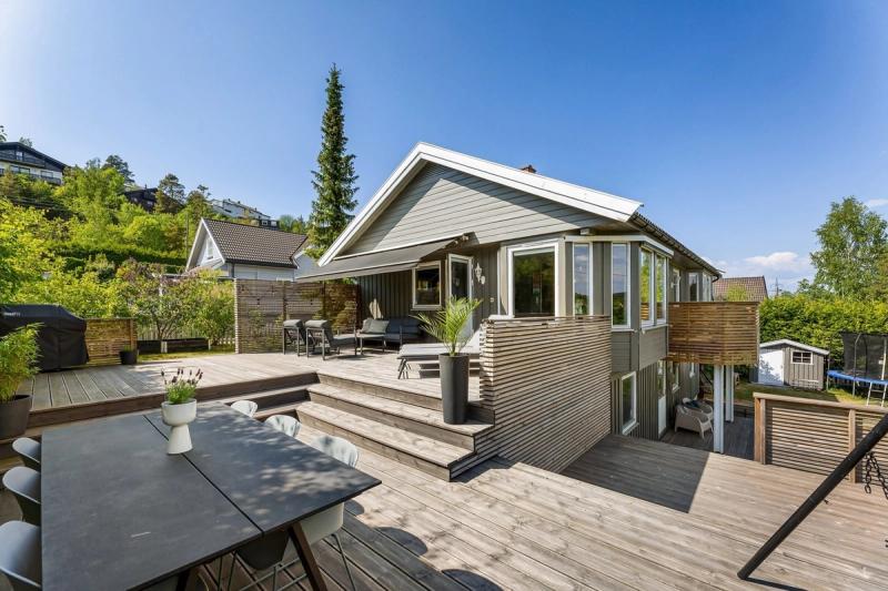 Tradisjonelt hus i landskap
