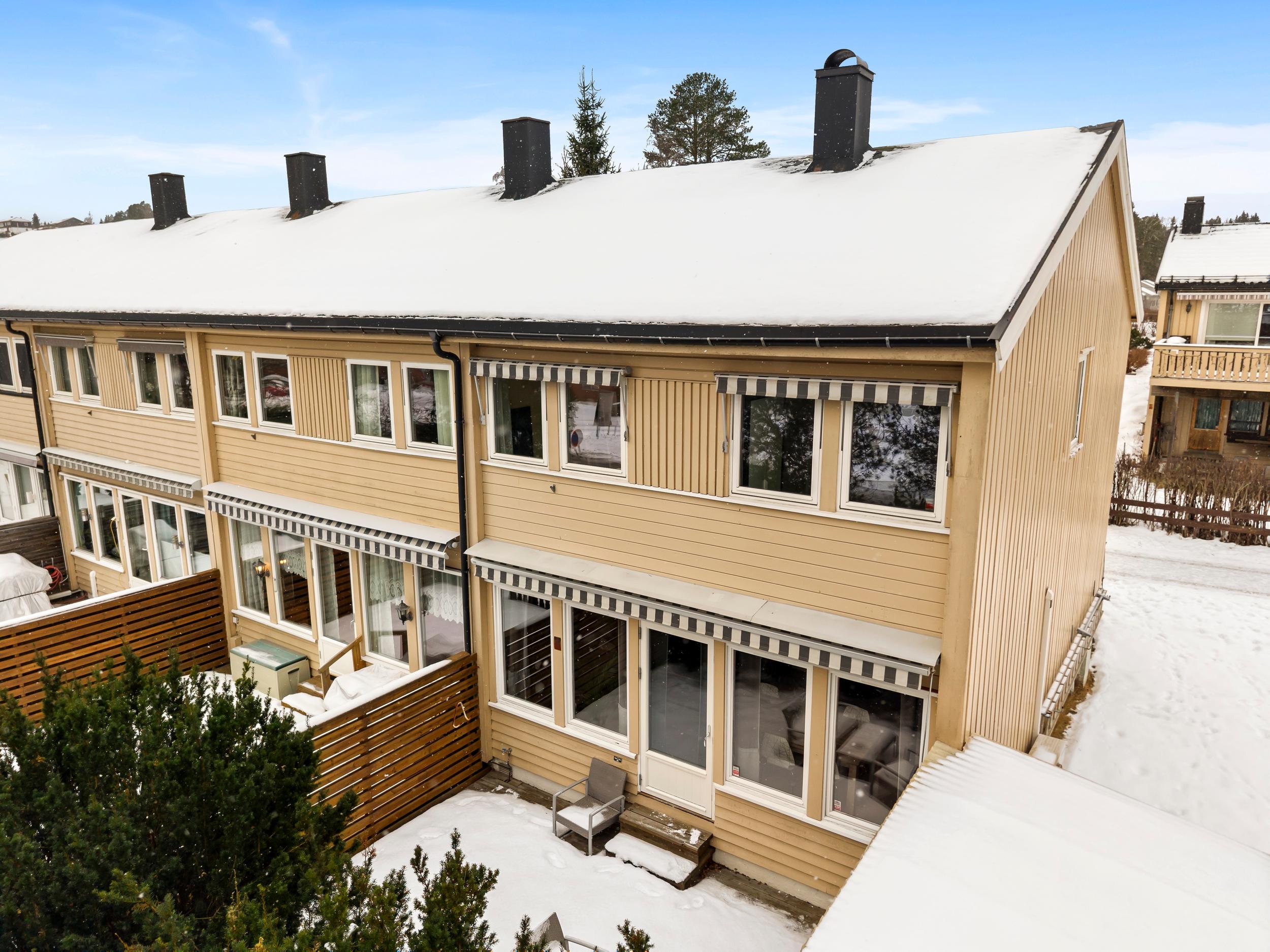 Velkommen til Svaleveien 2A, presentert av Attentus Eiendomsmegling ved Lotte Marki, tlf: 950 22 589