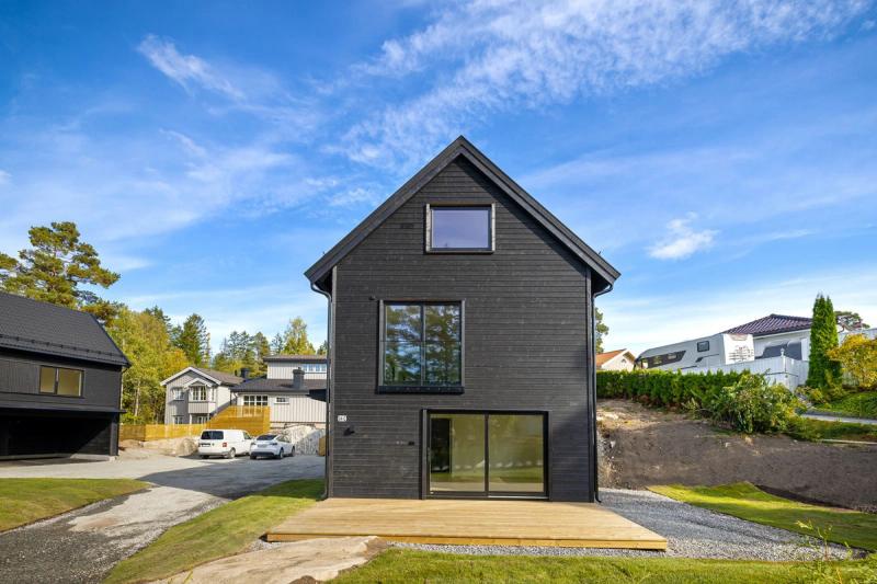 Nybygget enebolig. Foto.