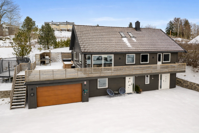 Velkommen til Seljeveien 16 - presentert av Attentus Eiendomsmegling ved Lotte Marki, tlf: 950 22 589