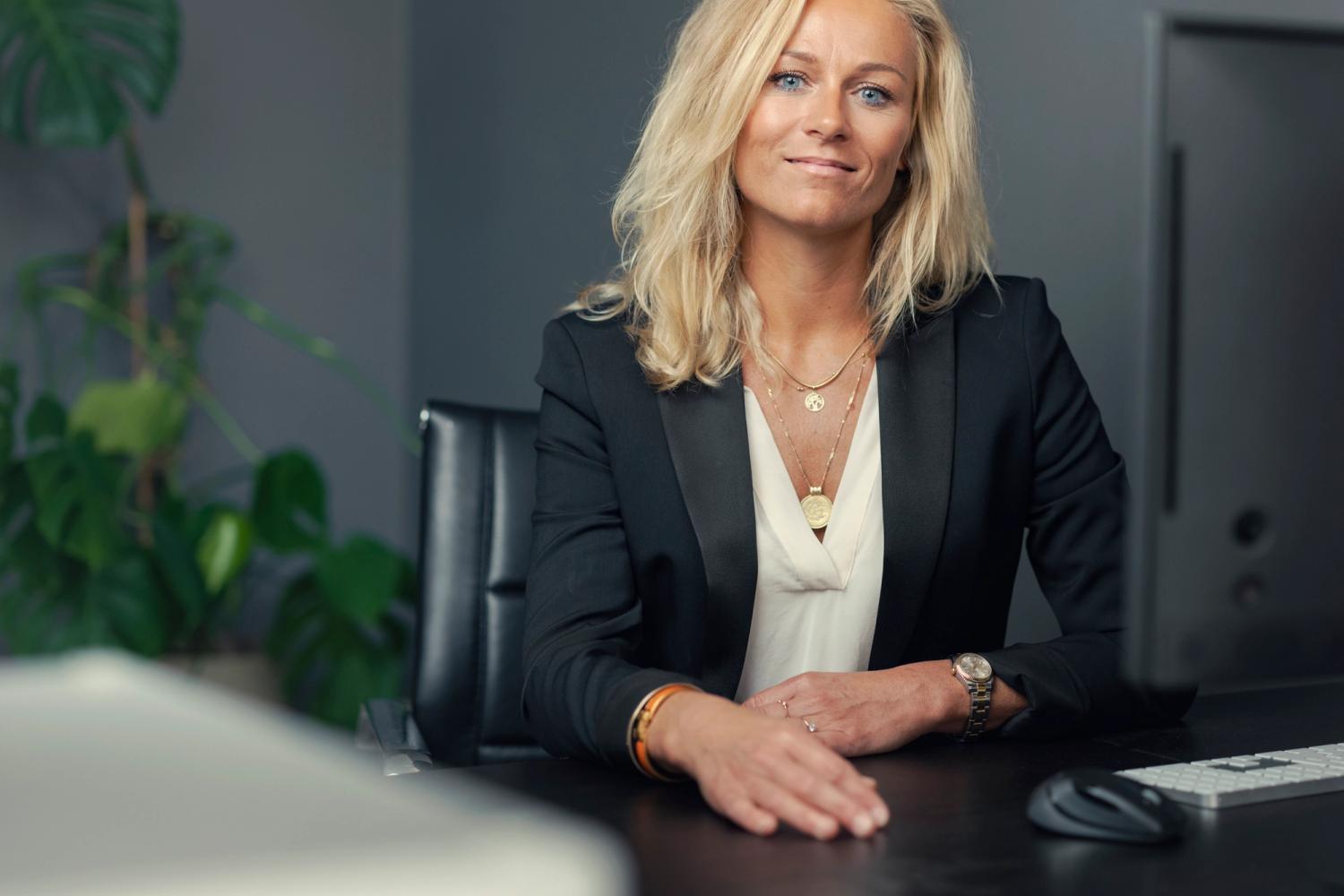 Bilde av ansatt på kontoret