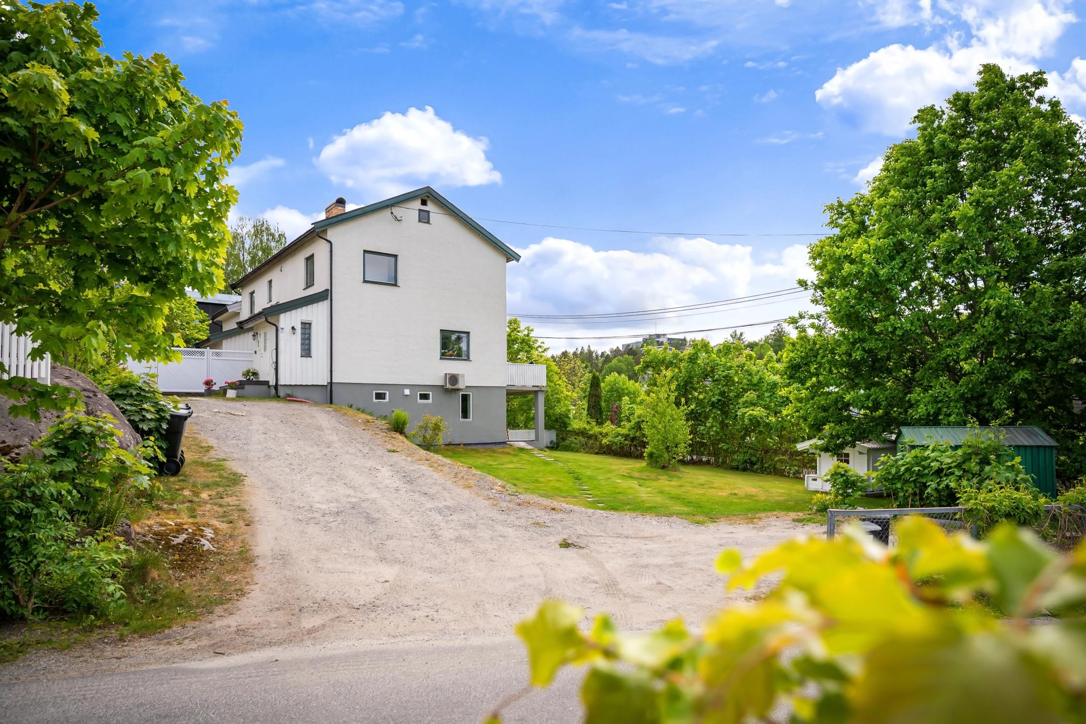 God plass til flere biler på egen tomt. 
