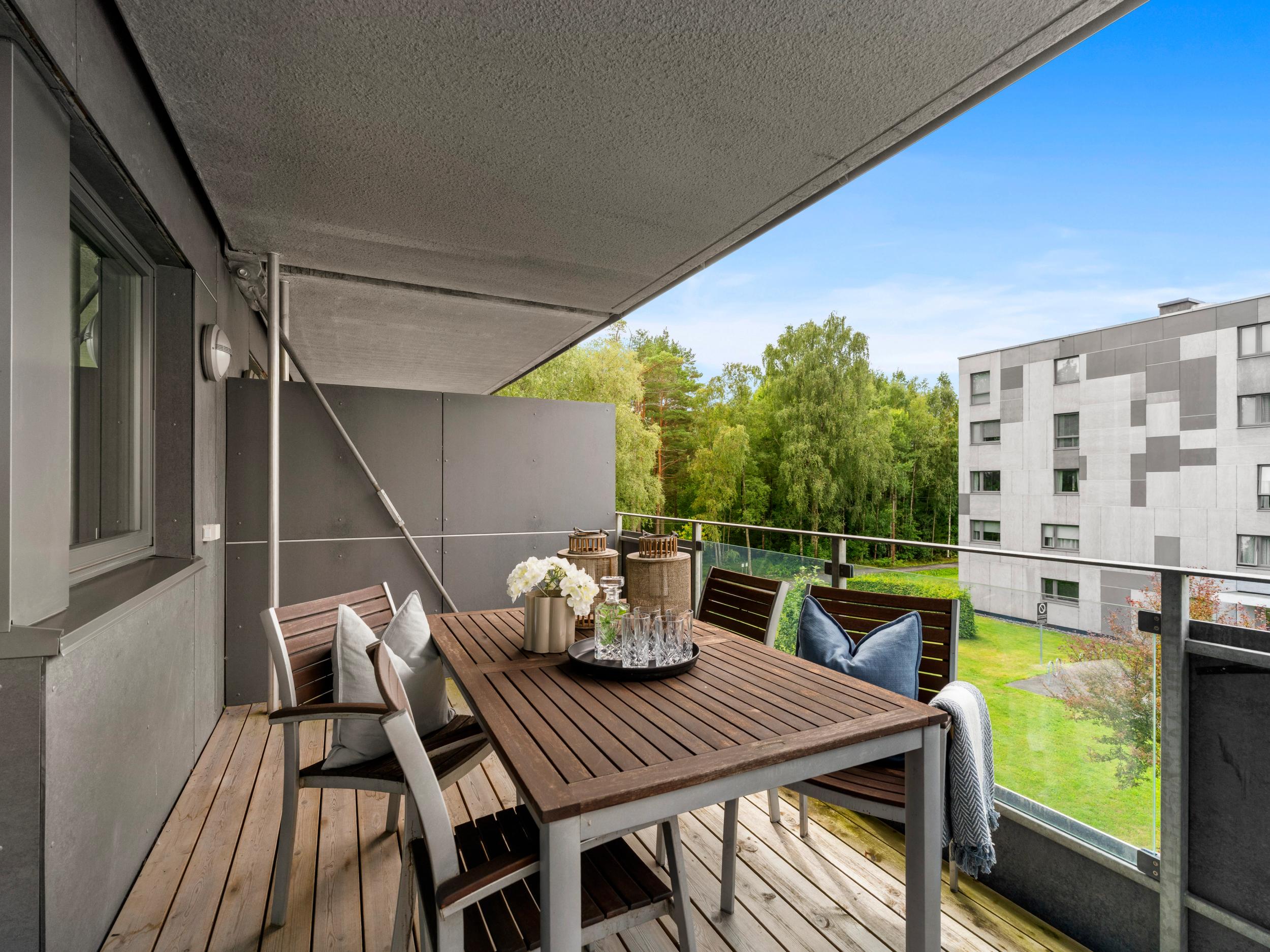 Vestvent, takoverbygget balkong