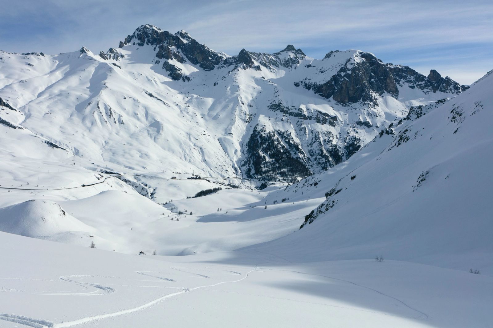 Vue depuis le parc national des Écrins sur le Col du Lautaret