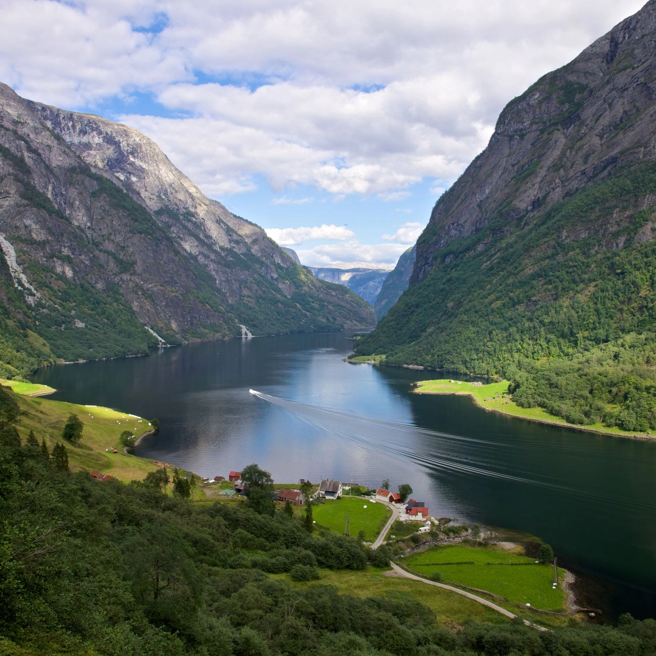 Car ferry Kaupanger - Gudvangen The narrow Nærøyfjord - Ferry Kaupanger - Gudvangen - Norway